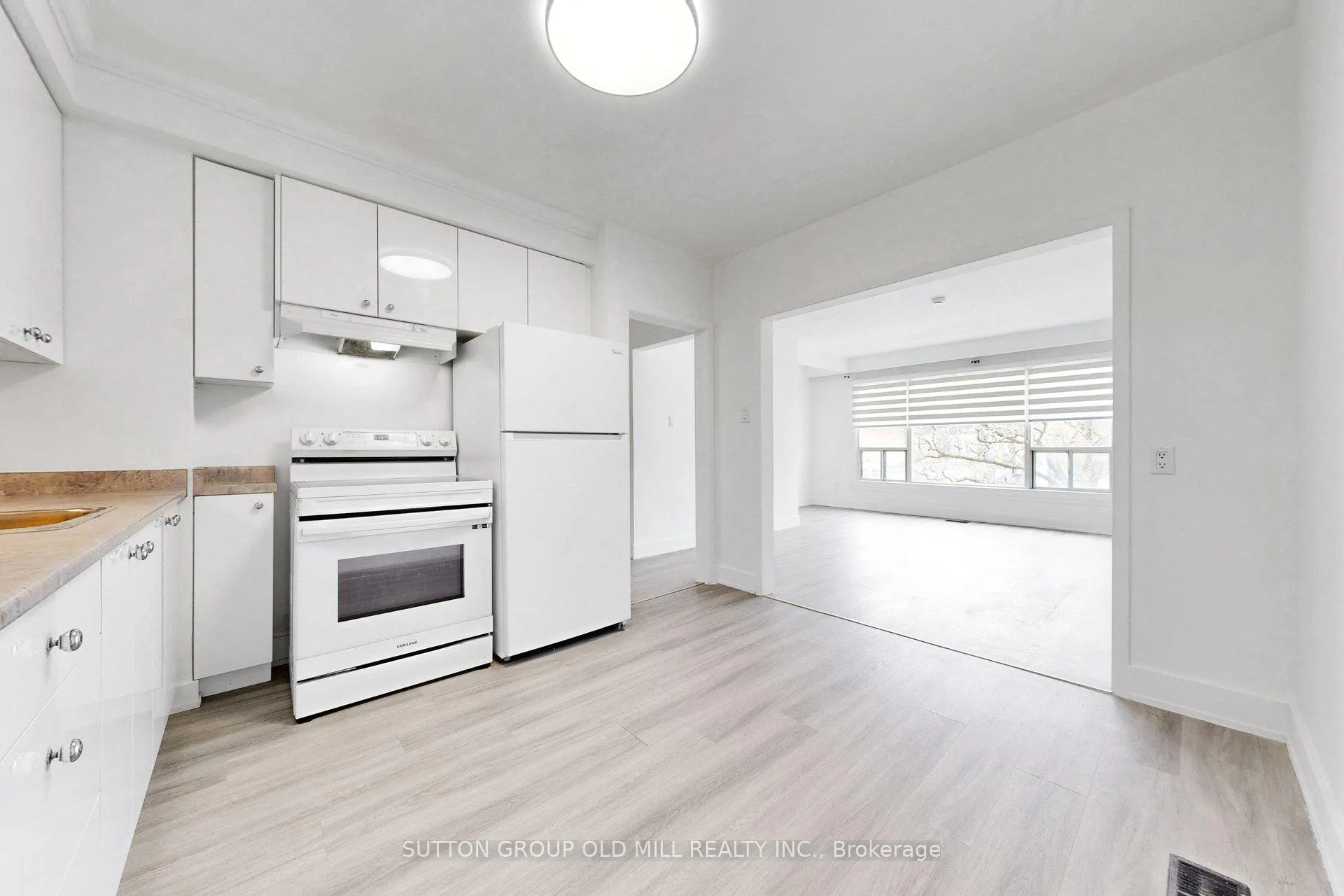 Photo 8 of 809A St Clair Avenue W, Toronto, Wychwood — HOMEH