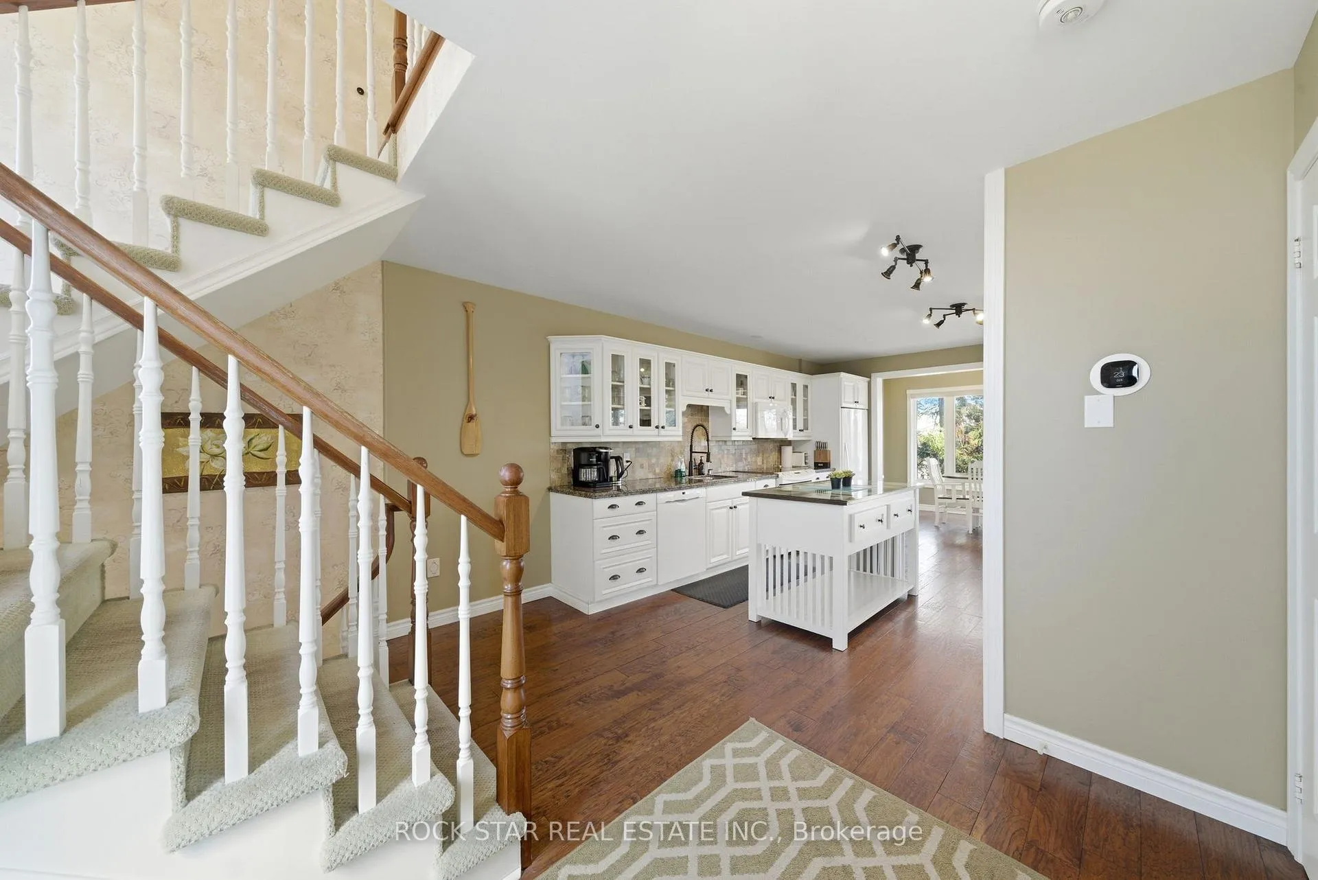 Photo 3 of 72 Martindale Road, St. Catharines, Grapeview — HOMEH