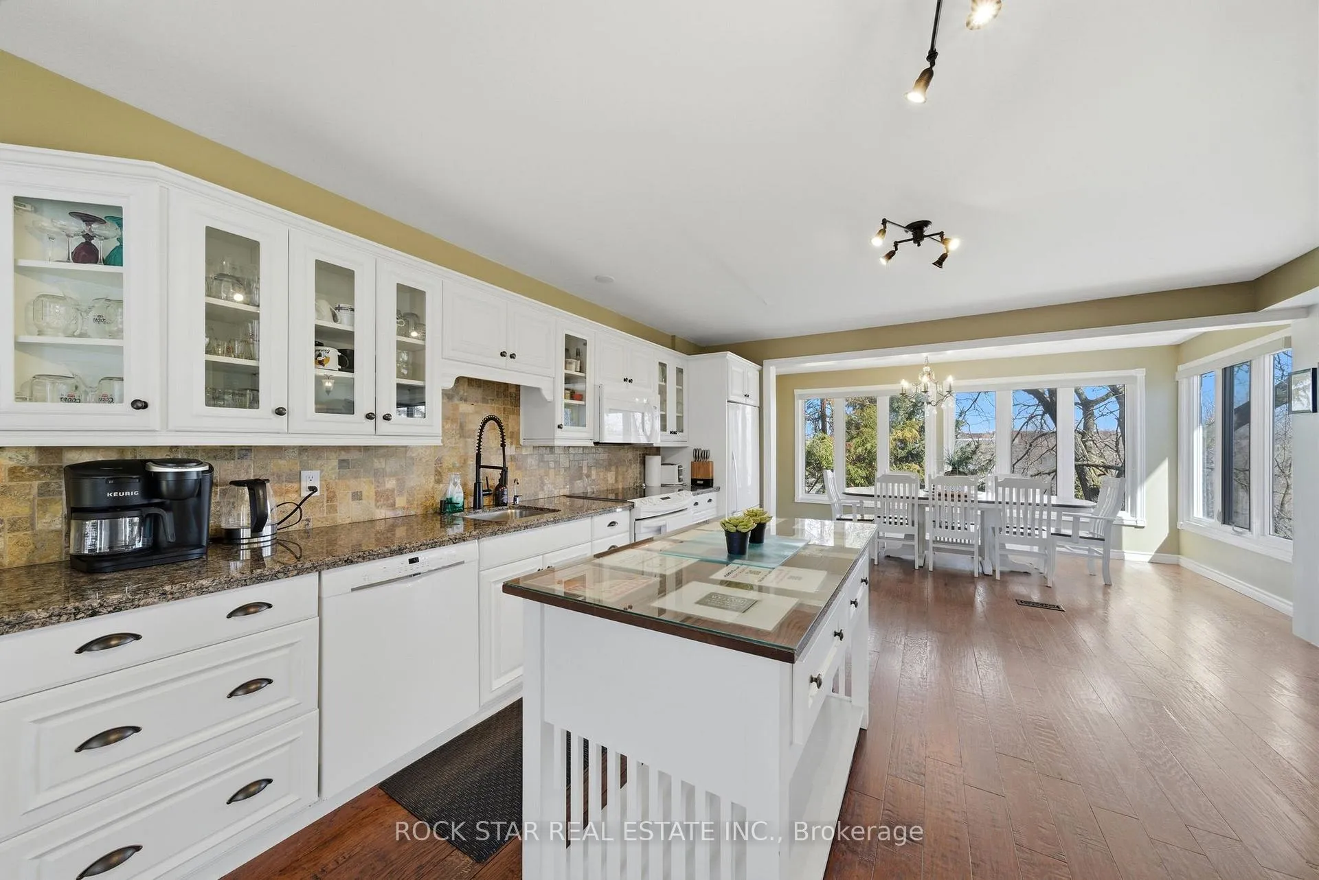 Photo 4 of 72 Martindale Road, St. Catharines, Grapeview — HOMEH