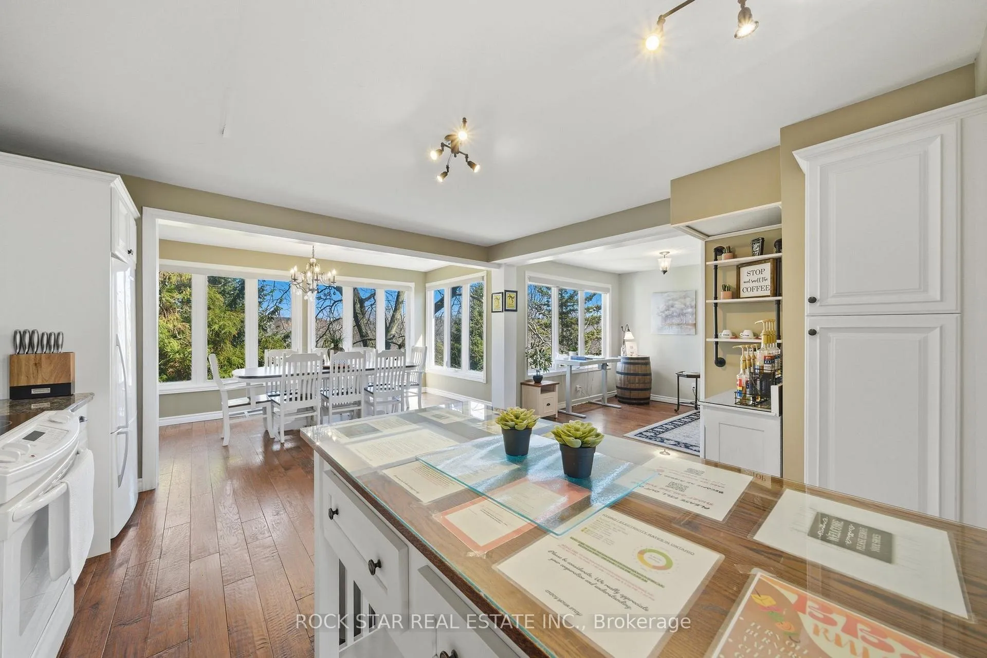 Photo 5 of 72 Martindale Road, St. Catharines, Grapeview — HOMEH