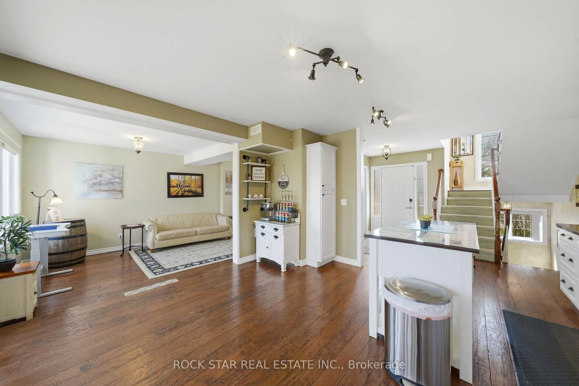 Photo 7 of 72 Martindale Road, St. Catharines, Grapeview — HOMEH