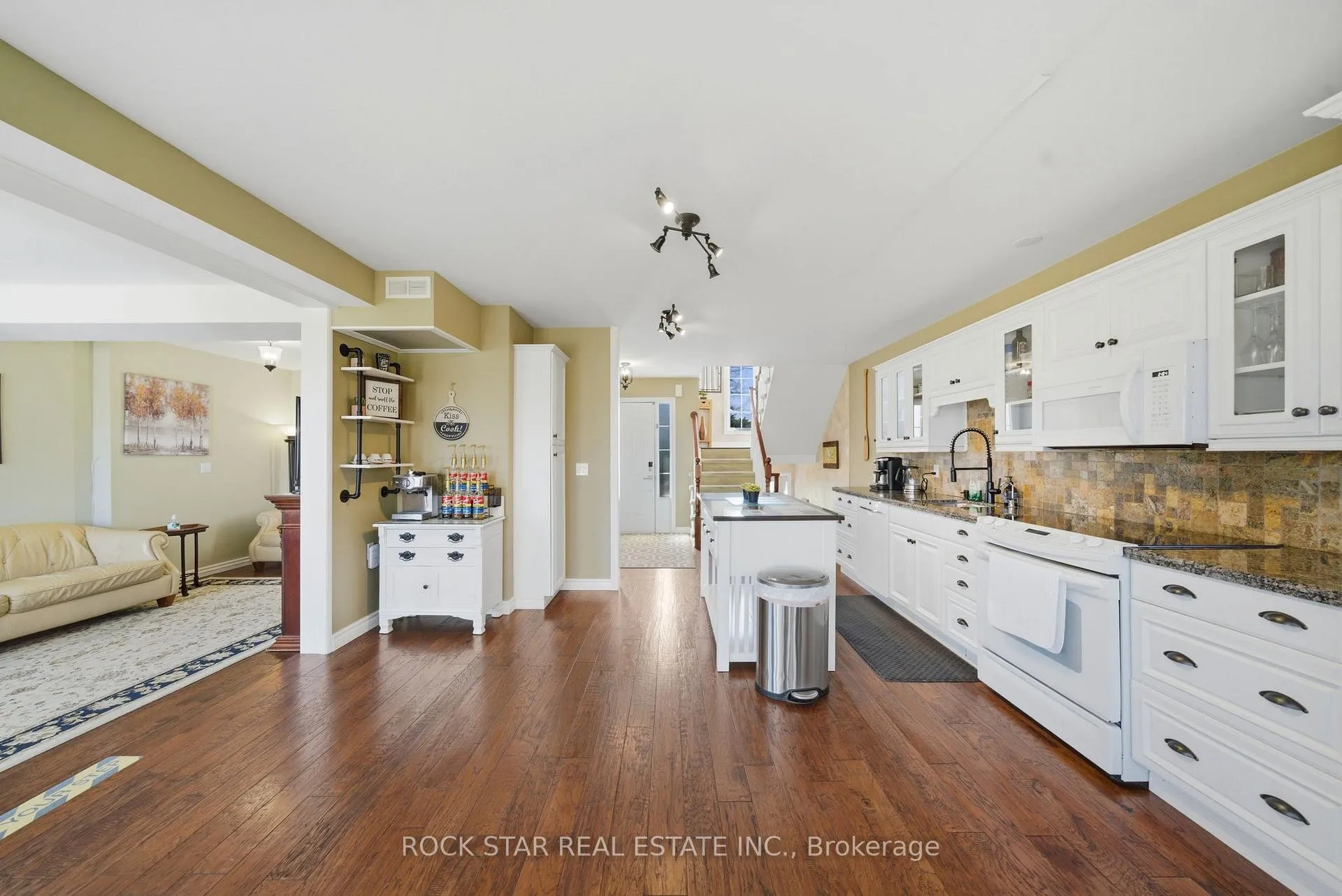 Photo 8 of 72 Martindale Road, St. Catharines, Grapeview — HOMEH