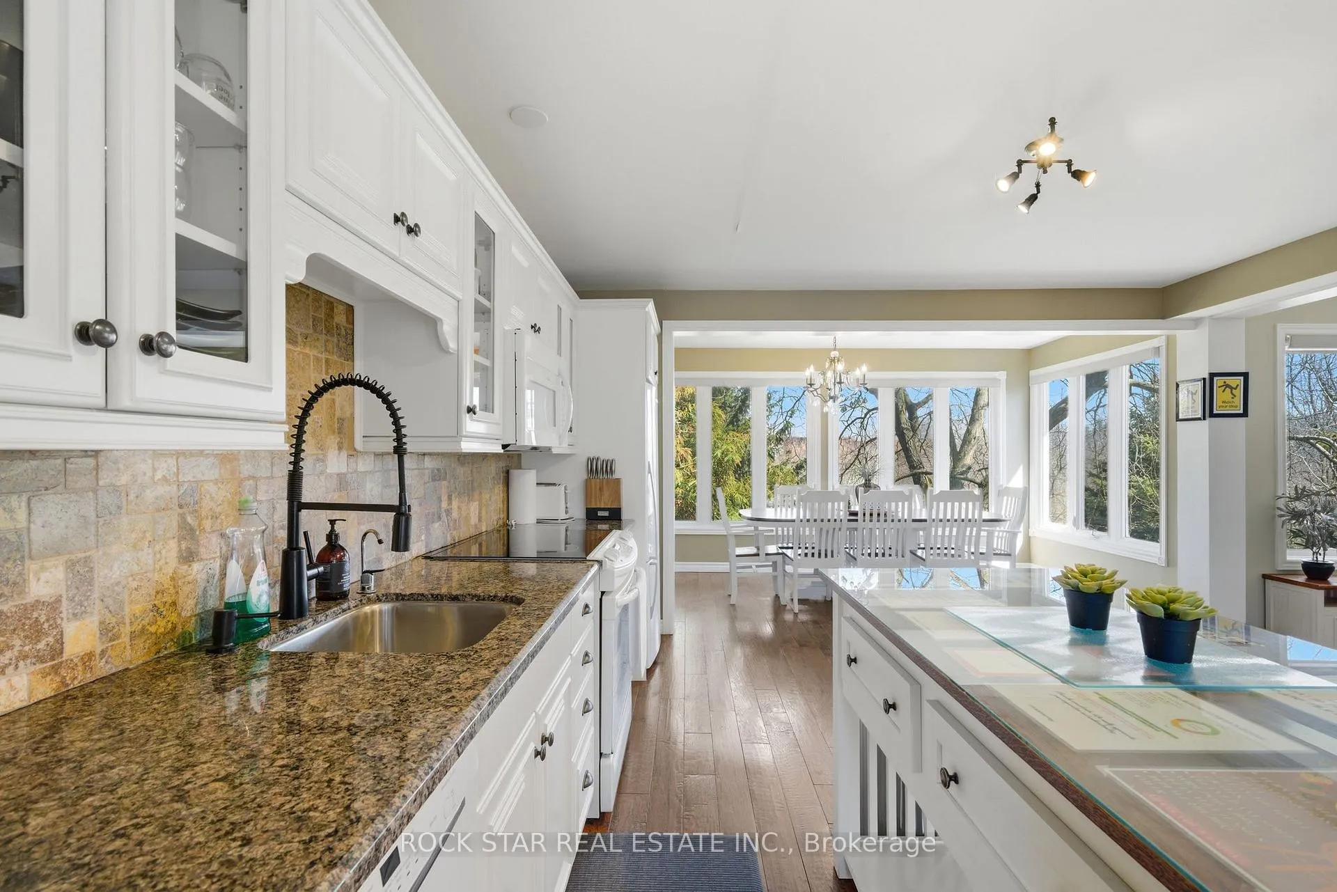 Photo 10 of 72 Martindale Road, St. Catharines, Grapeview — HOMEH