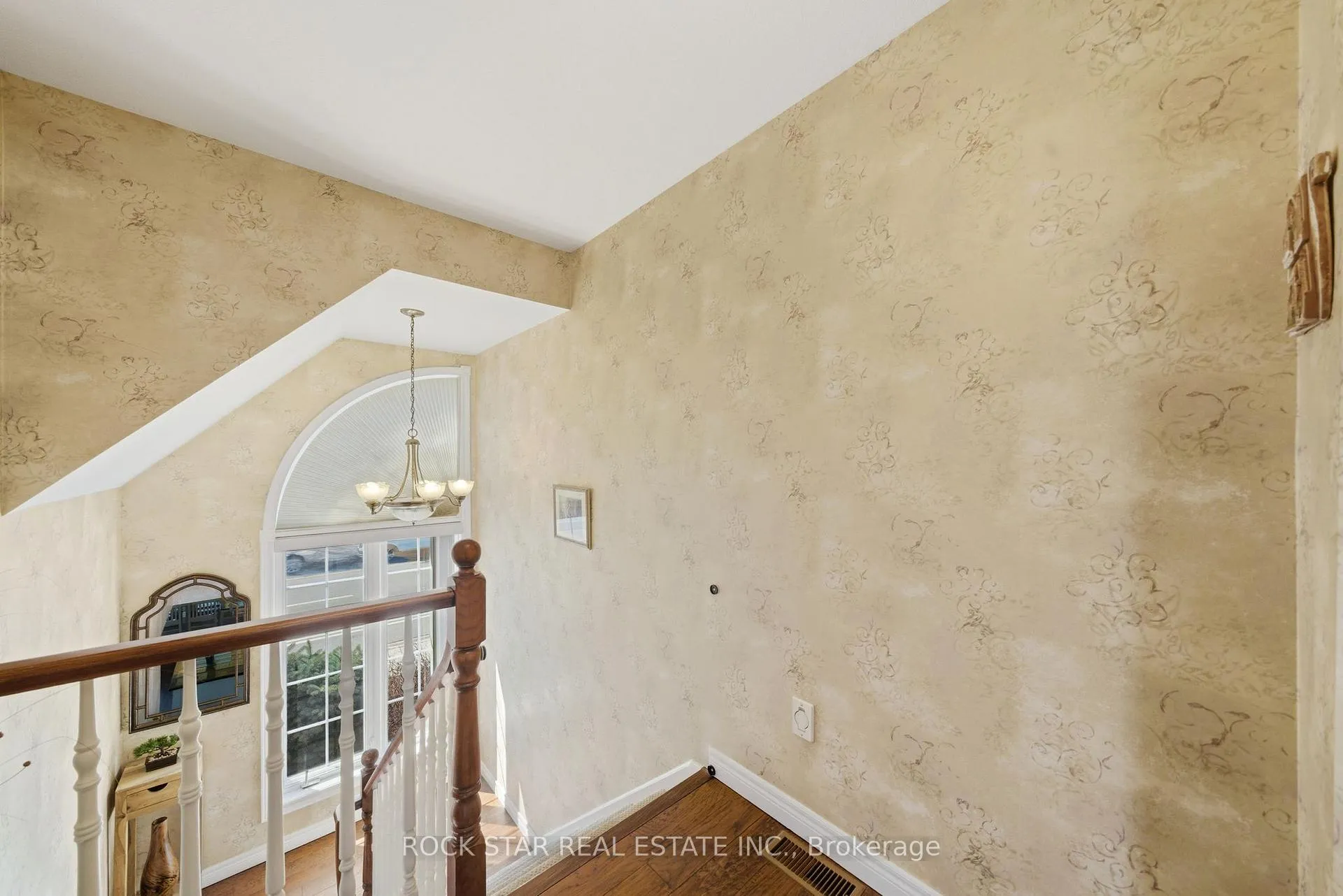 Photo 19 of 72 Martindale Road, St. Catharines, Grapeview — HOMEH