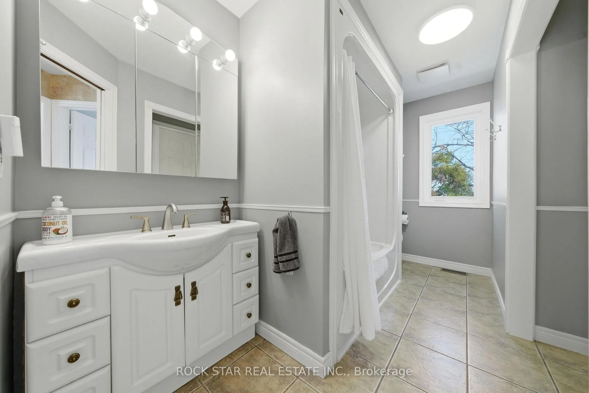 Photo 20 of 72 Martindale Road, St. Catharines, Grapeview — HOMEH