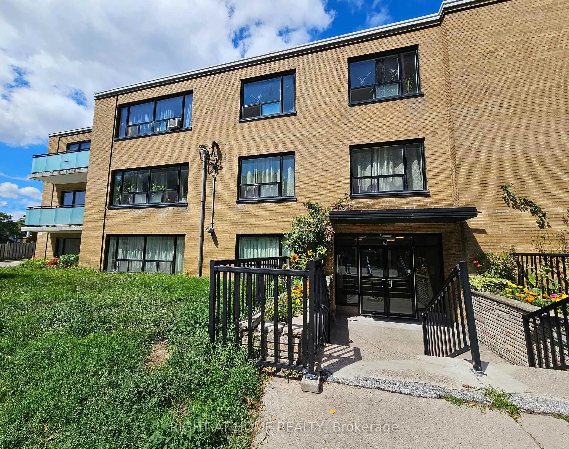Photo 5 of Unit 210, 20 Cosburn Avenue, Toronto, Danforth Village-East York — HOMEH