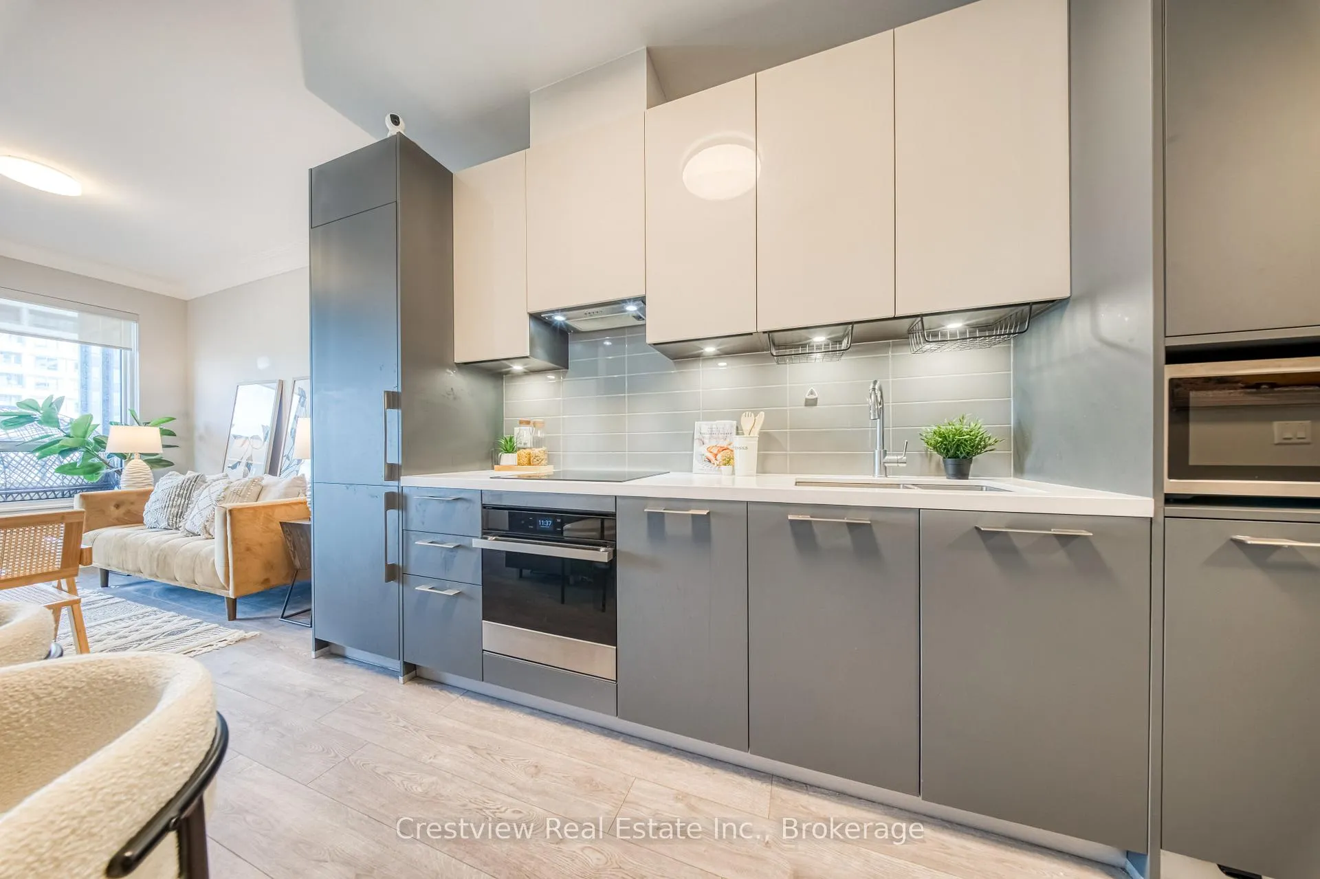 Photo 6 of Unit 309, 8 Water Walk Drive, Markham, Unionville — HOMEH