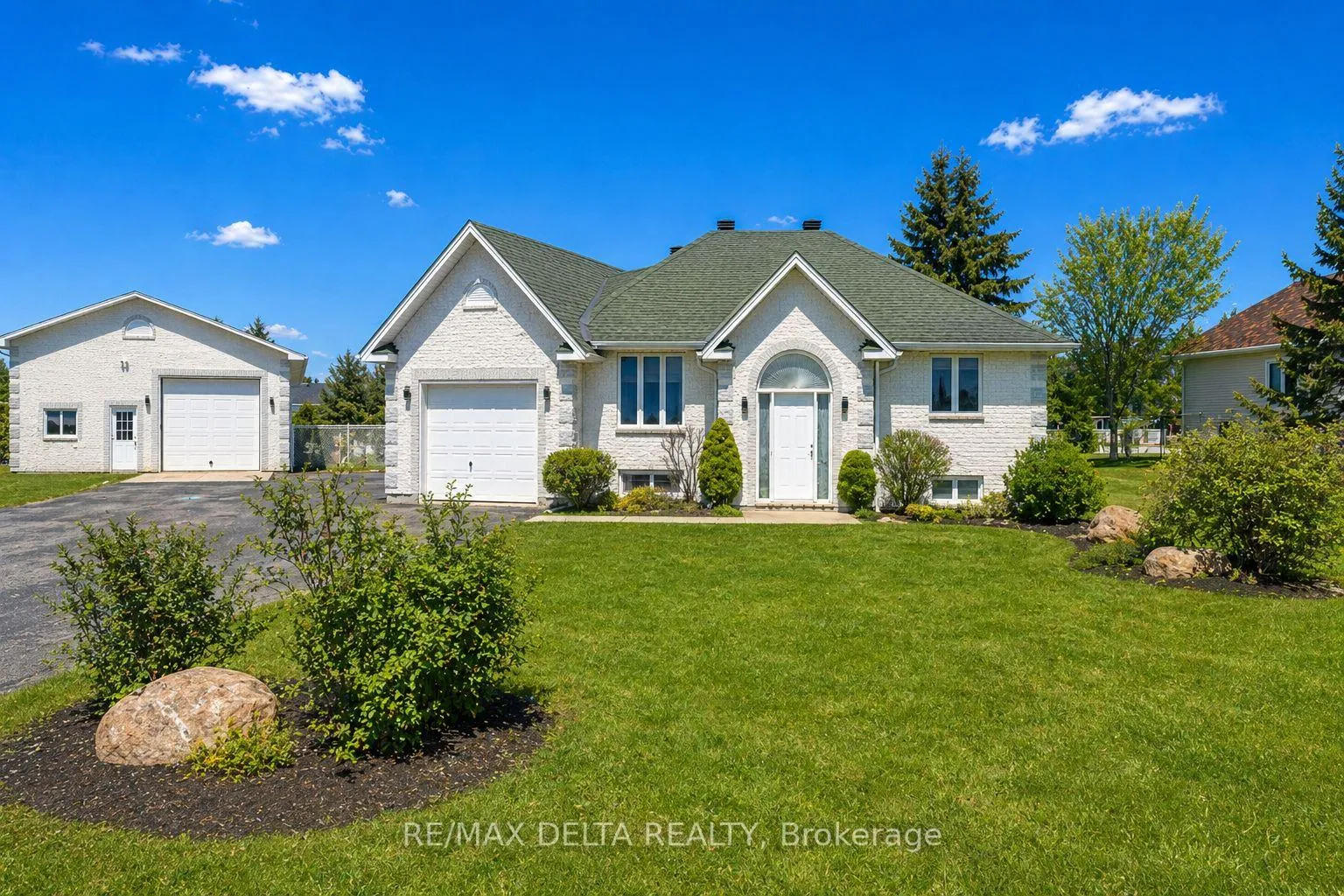 Photo 3 of 2031 Devine Road, Ottawa, Vars Village — HOMEH