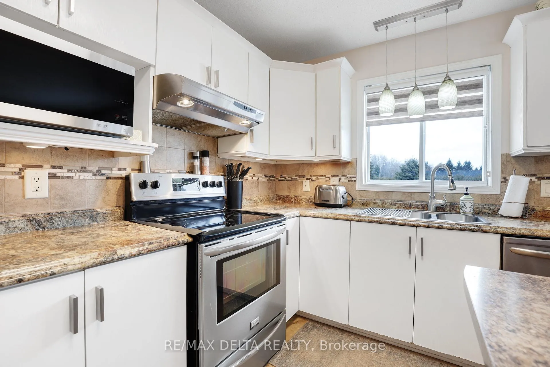 Photo 8 of 2031 Devine Road, Ottawa, Vars Village — HOMEH