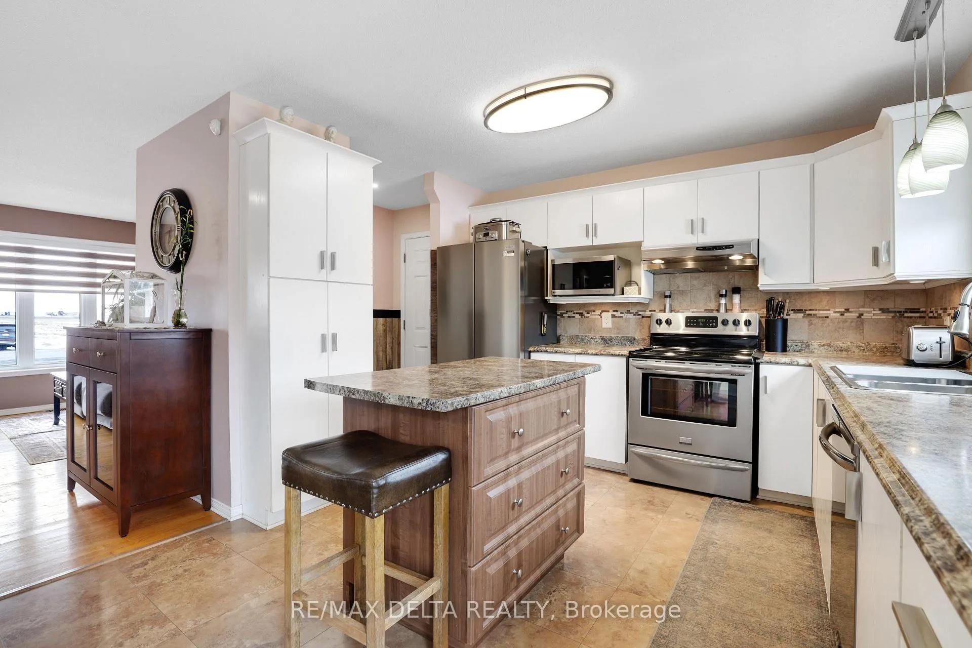 Photo 10 of 2031 Devine Road, Ottawa, Vars Village — HOMEH