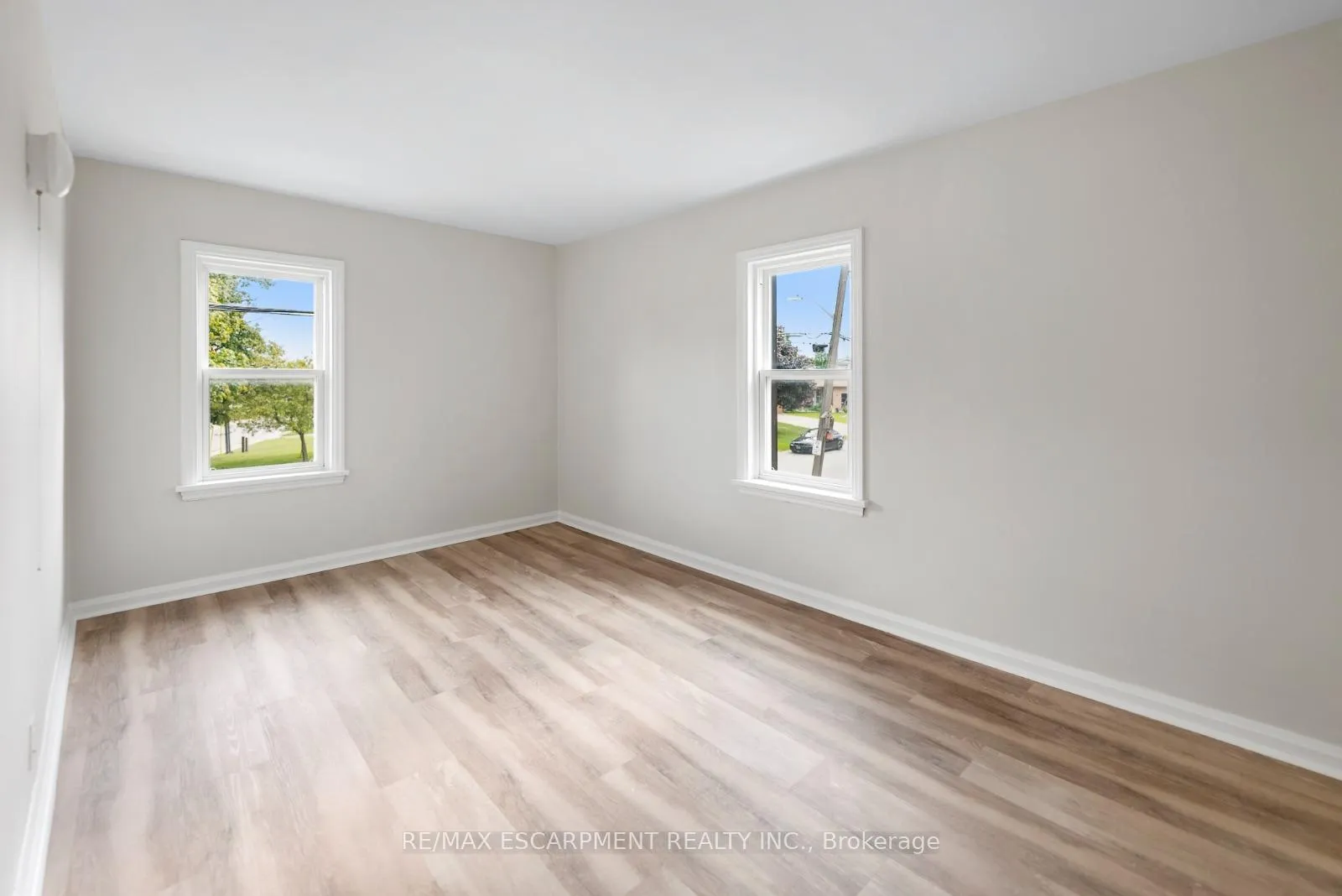 Photo 11 of 86 Townline Road W, St. Catharines, Burleigh Hill — HOMEH
