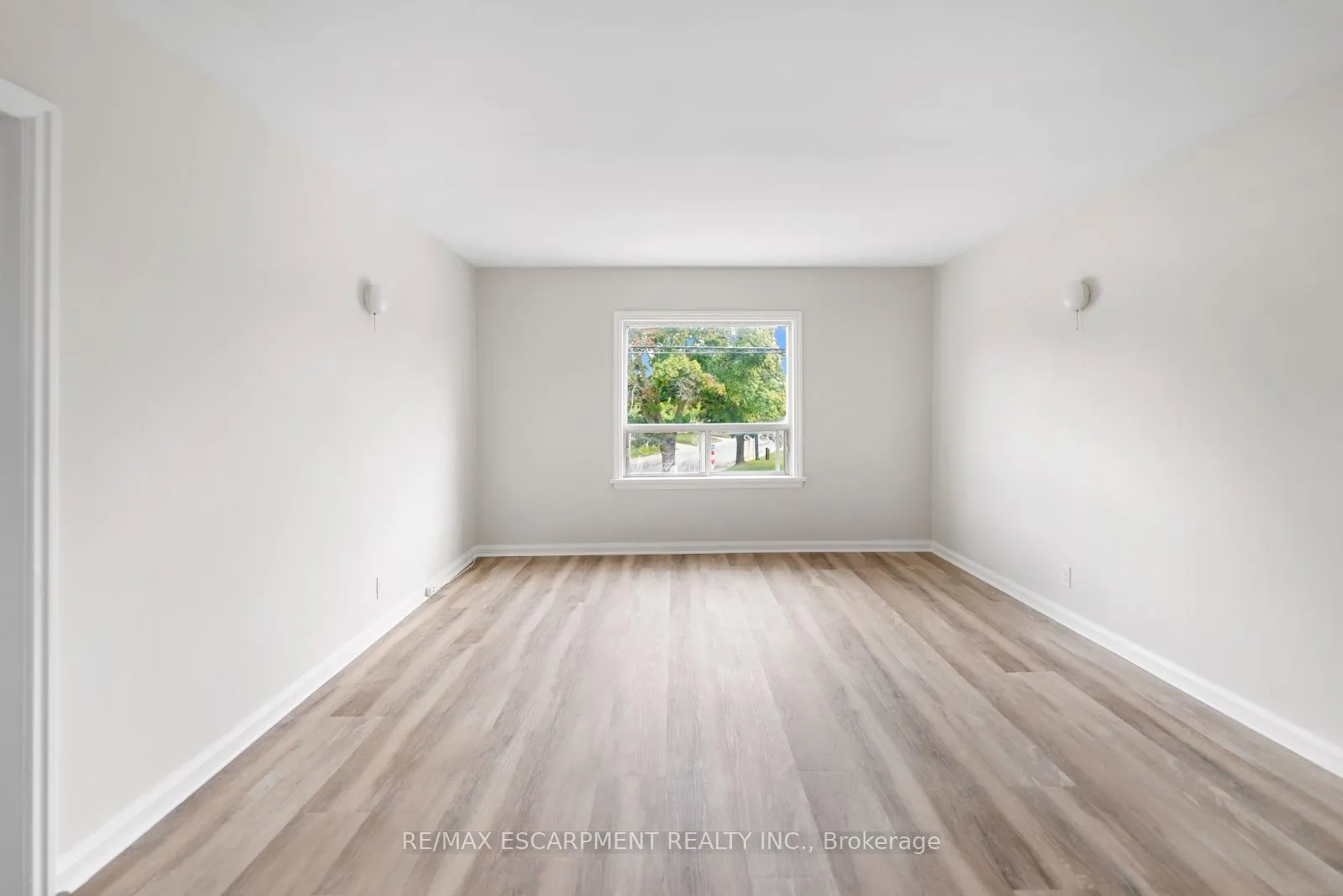 Photo 12 of 86 Townline Road W, St. Catharines, Burleigh Hill — HOMEH