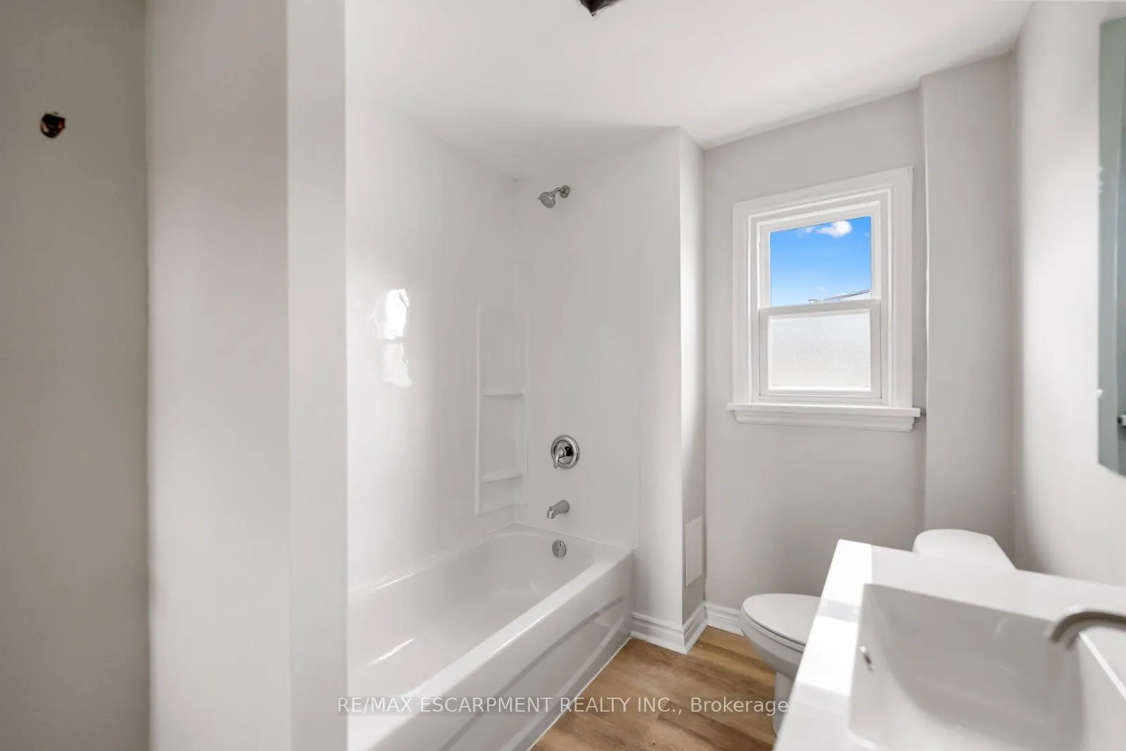 Photo 13 of 86 Townline Road W, St. Catharines, Burleigh Hill — HOMEH