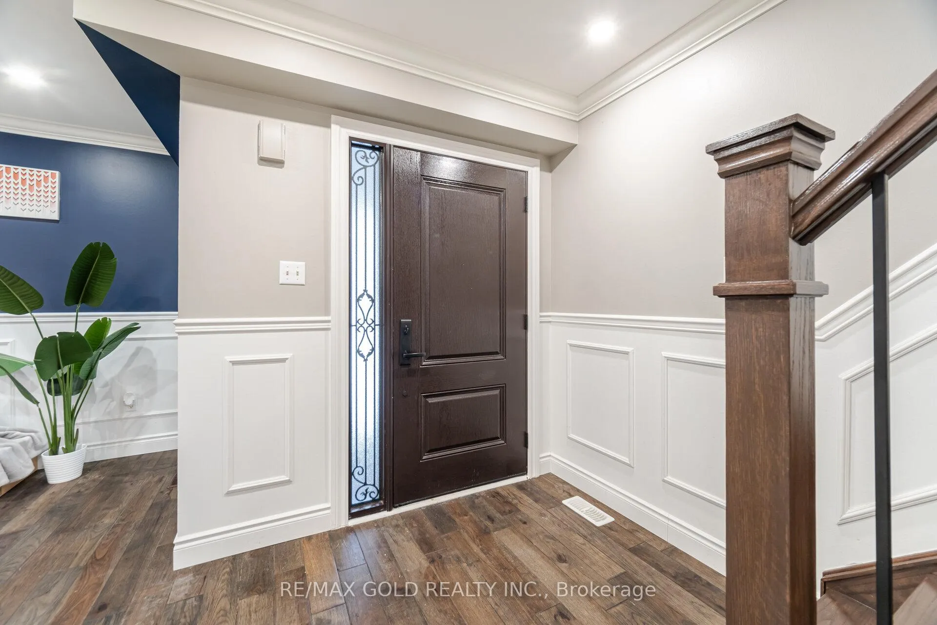 Photo 3 of 70 Curry Crescent, Halton Hills, Georgetown — HOMEH