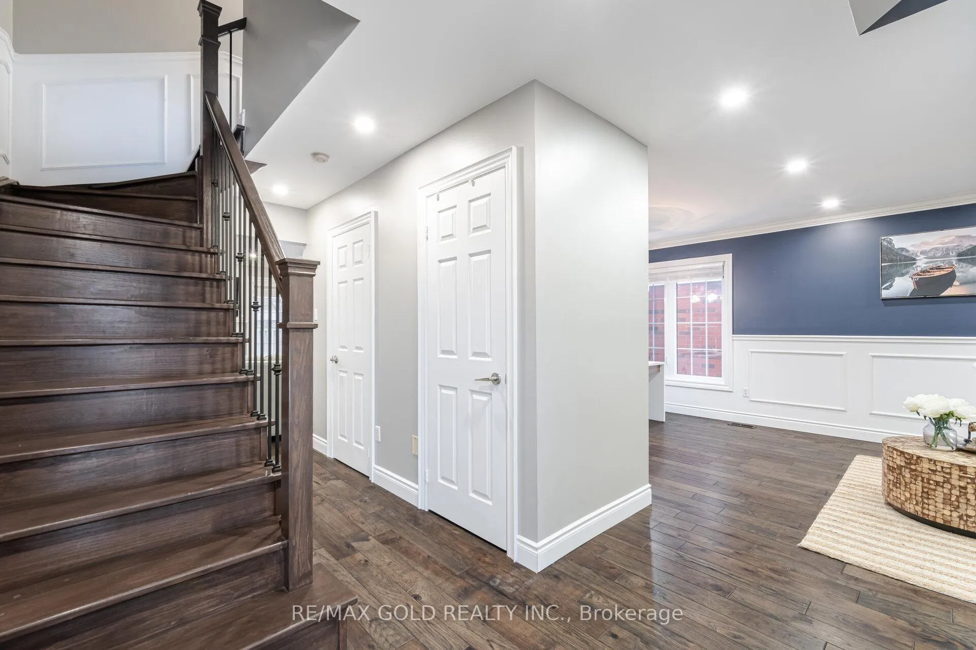 Photo 4 of 70 Curry Crescent, Halton Hills, Georgetown — HOMEH