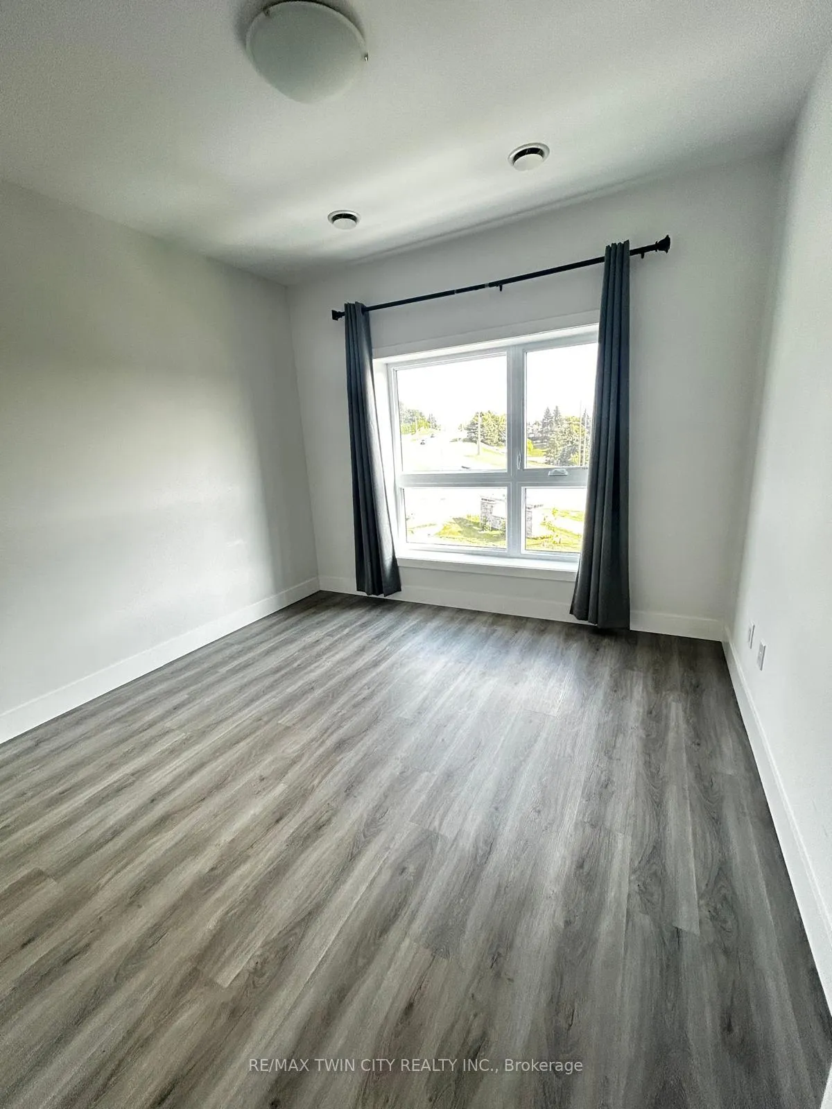 Photo 3 of Unit 303, 1000 Lackner Place, Kitchener — HOMEH