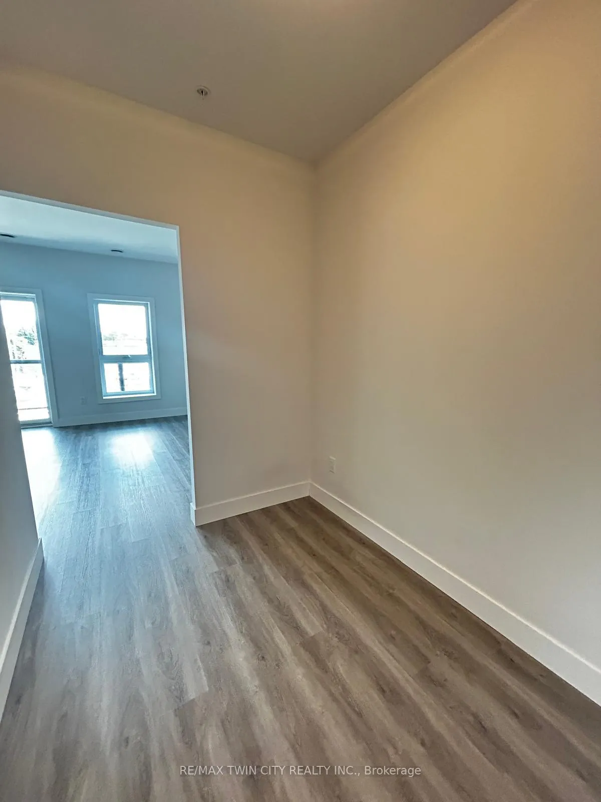 Photo 9 of Unit 303, 1000 Lackner Place, Kitchener — HOMEH