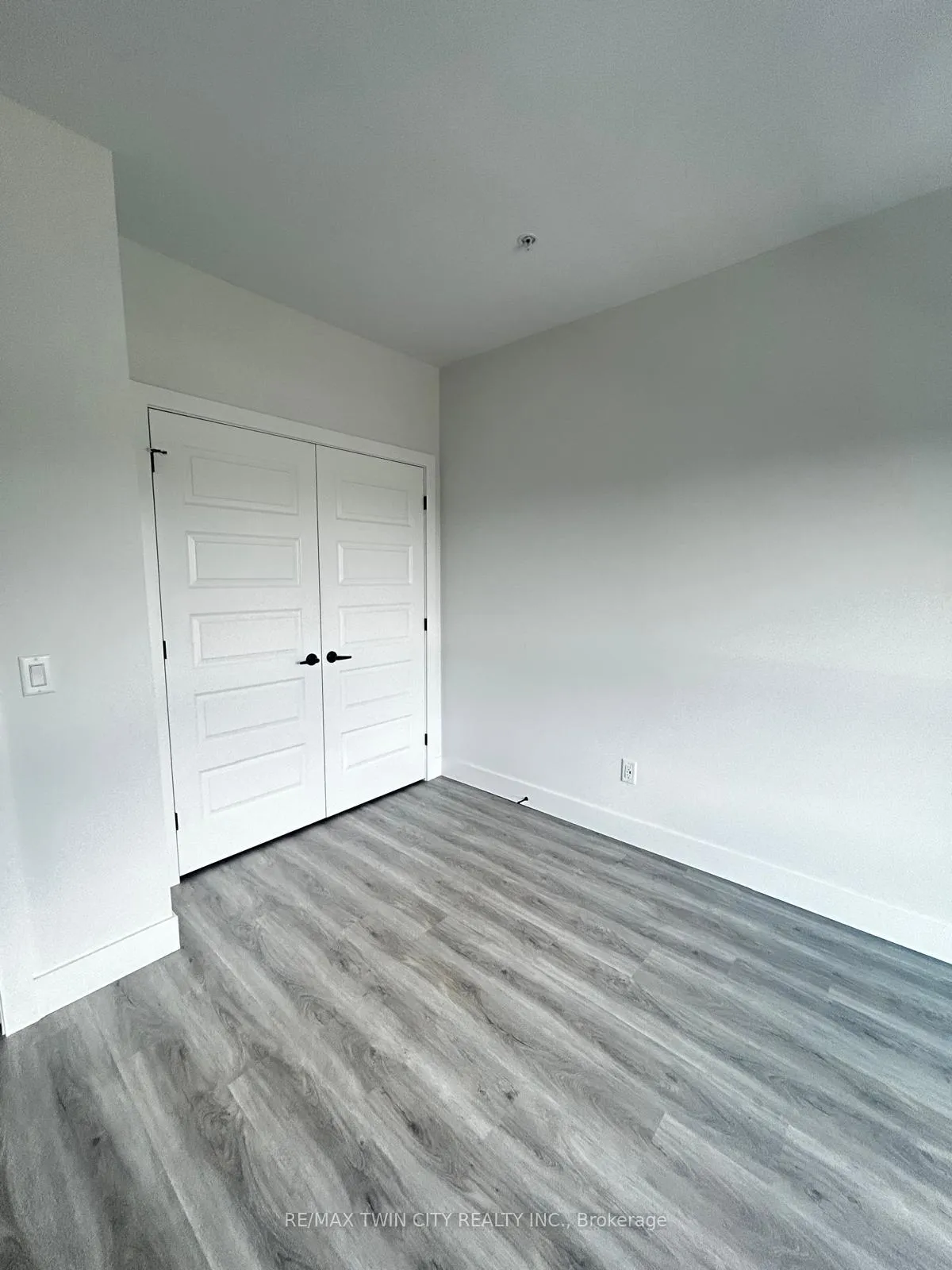 Photo 10 of Unit 303, 1000 Lackner Place, Kitchener — HOMEH