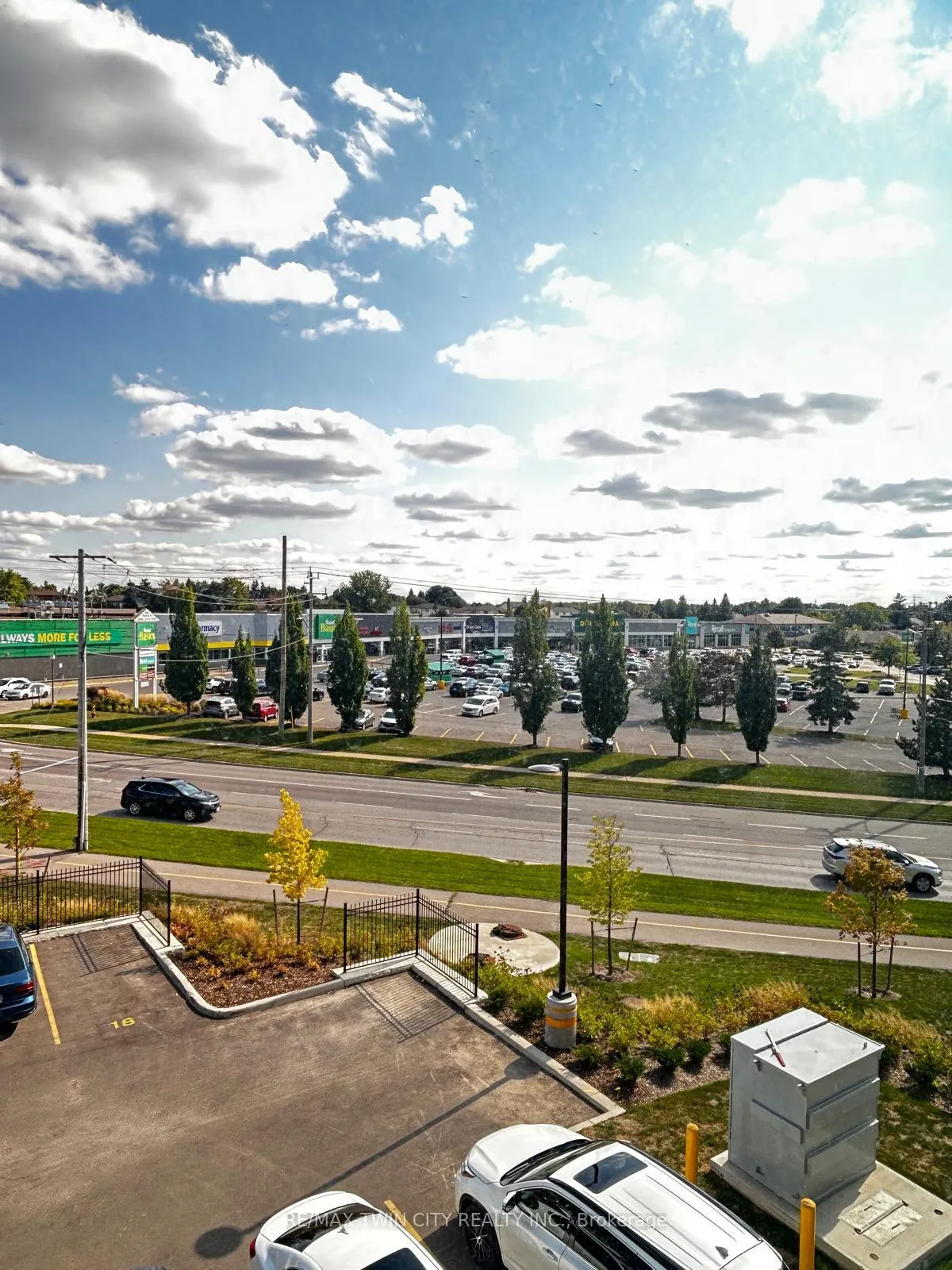 Photo 15 of Unit 303, 1000 Lackner Place, Kitchener — HOMEH