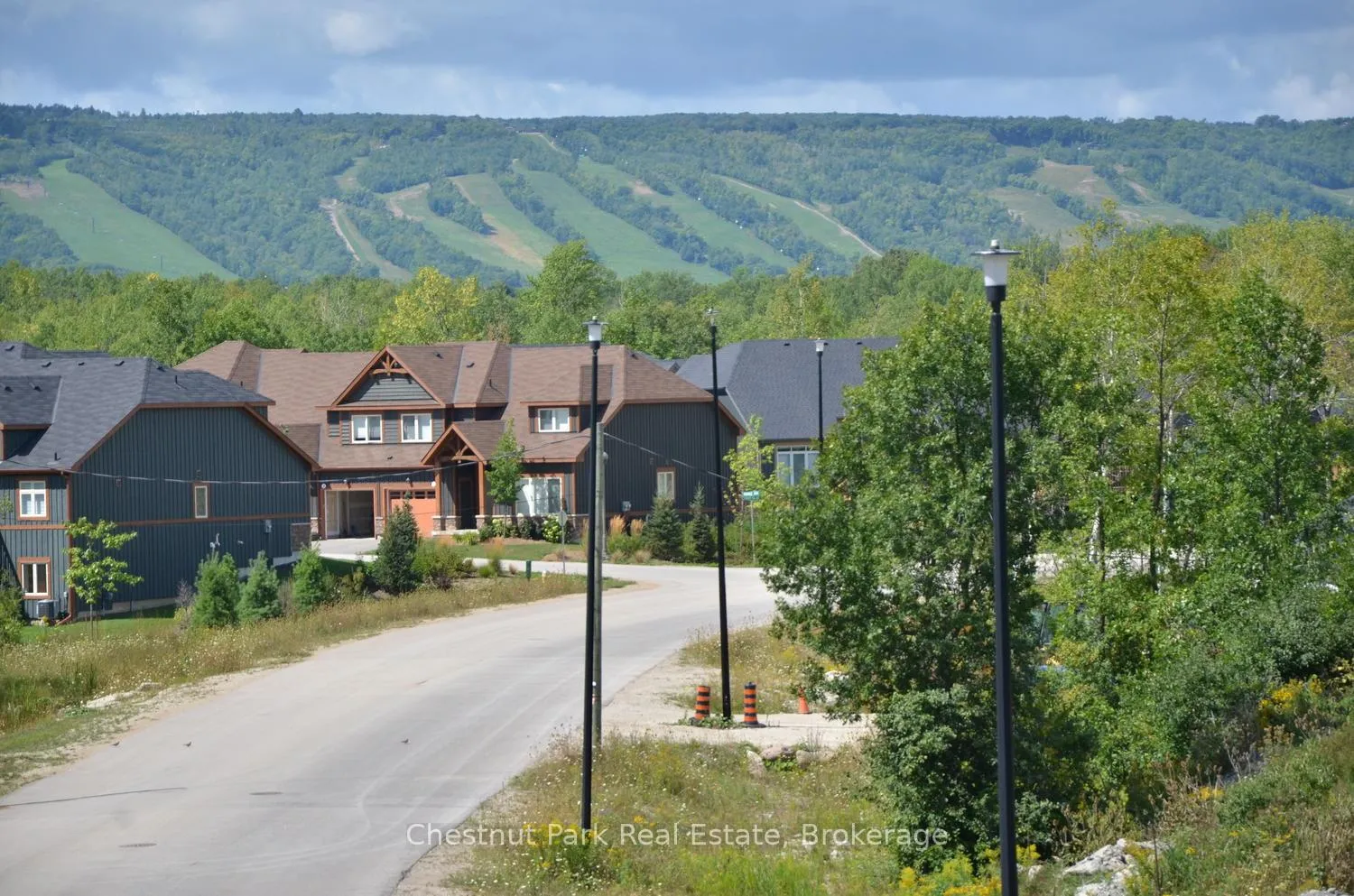 Photo 48 of 56 Joseph Trail, Collingwood — HOMEH