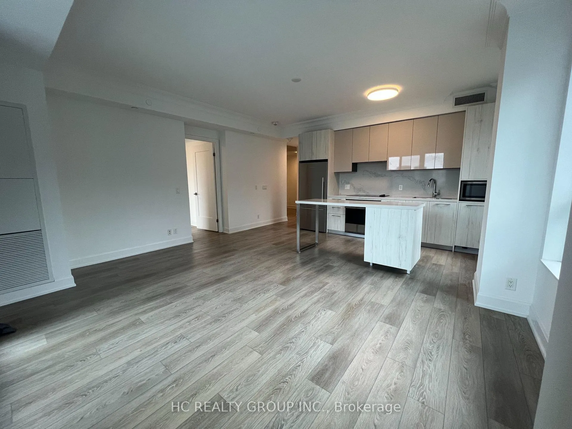 Photo 3 of Unit 305, 18 Water Walk Drive, Markham, Unionville — HOMEH