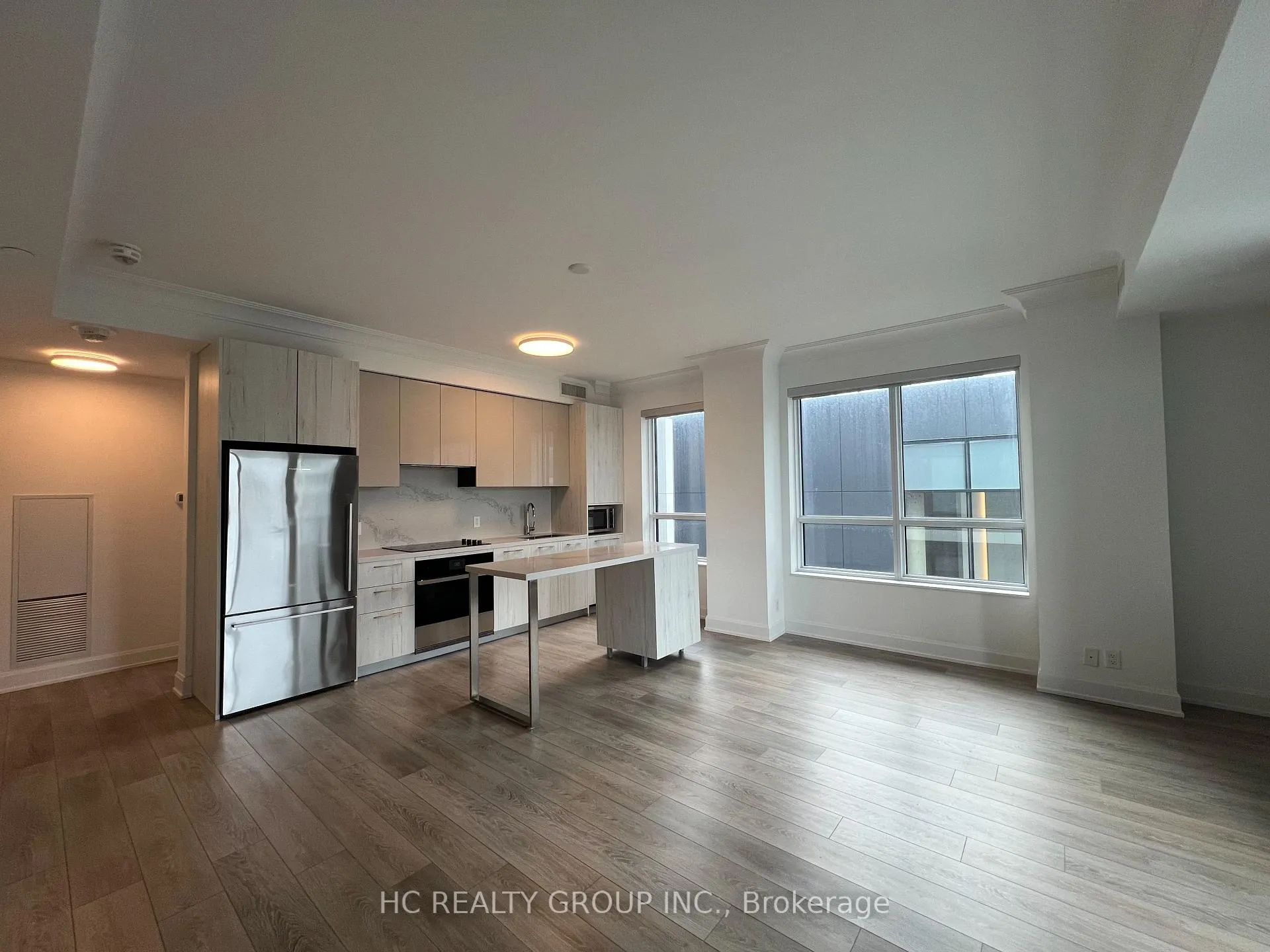 Photo 4 of Unit 305, 18 Water Walk Drive, Markham, Unionville — HOMEH