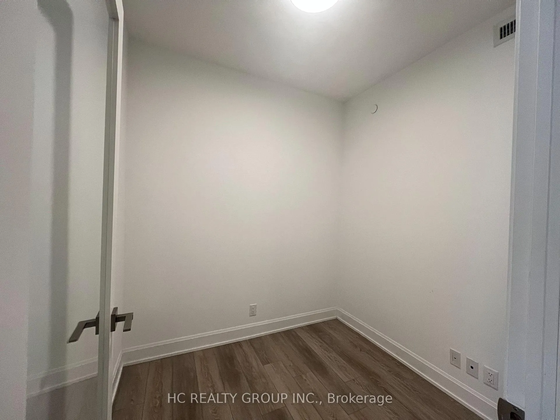 Photo 8 of Unit 305, 18 Water Walk Drive, Markham, Unionville — HOMEH