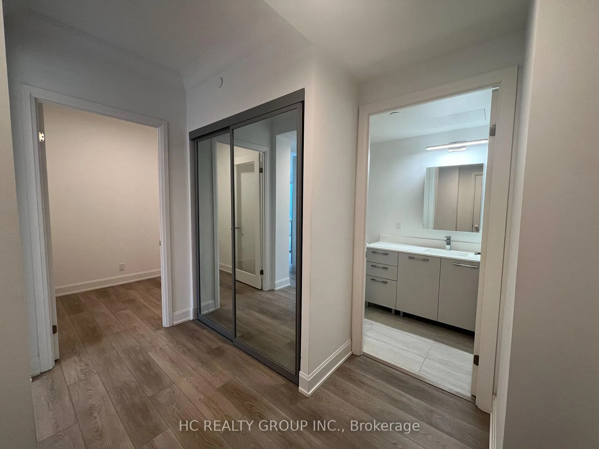 Photo 9 of Unit 305, 18 Water Walk Drive, Markham, Unionville — HOMEH
