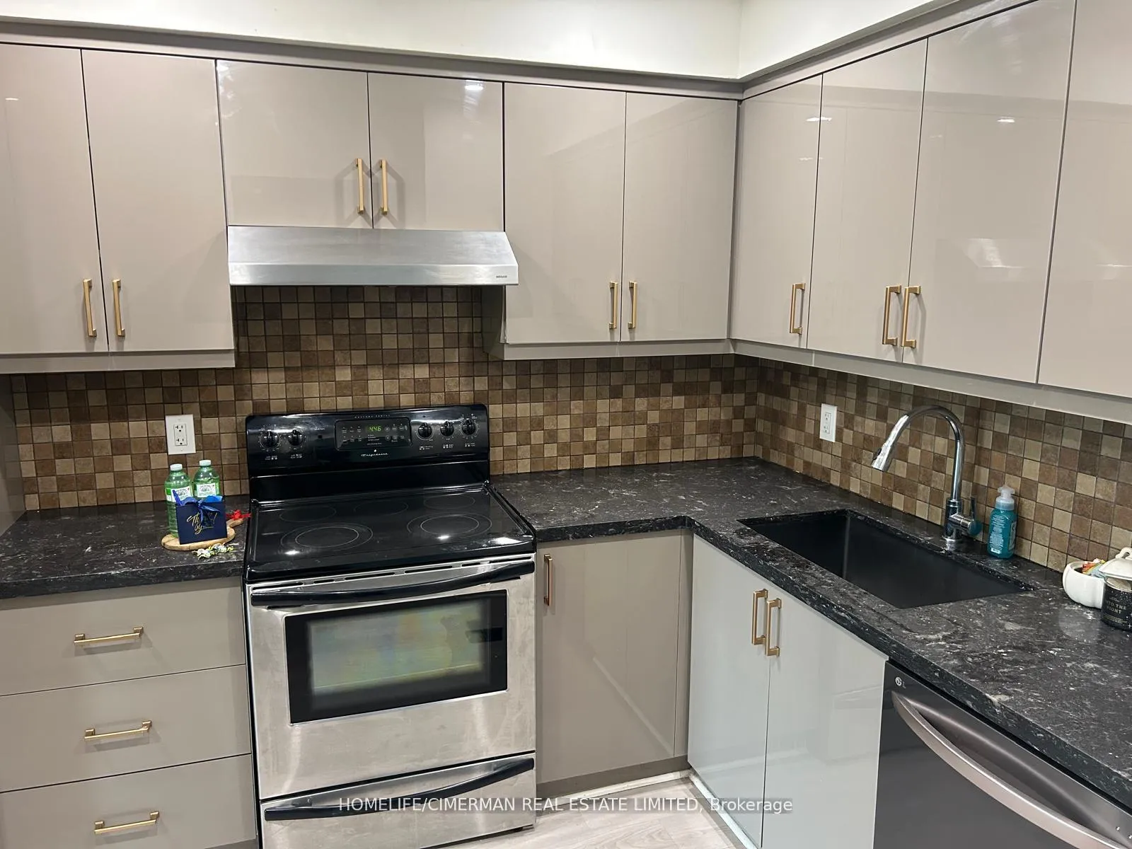 Photo 3 of Unit 46, 46 Foster Crescent, Brampton, Brampton North — HOMEH