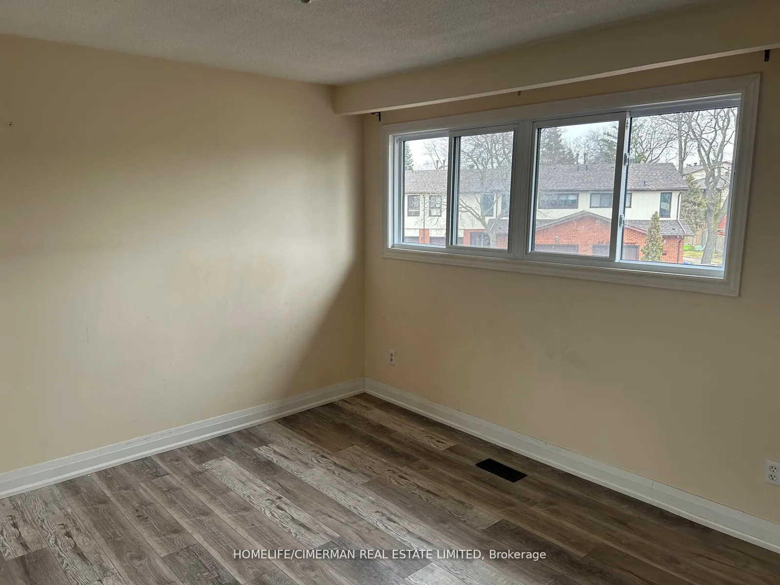 Photo 11 of Unit 46, 46 Foster Crescent, Brampton, Brampton North — HOMEH