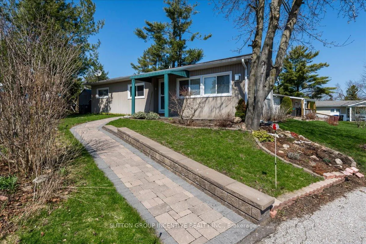 Photo 1 of 18 Trefoil Drive, Innisfil, Rural Innisfil — HOMEH