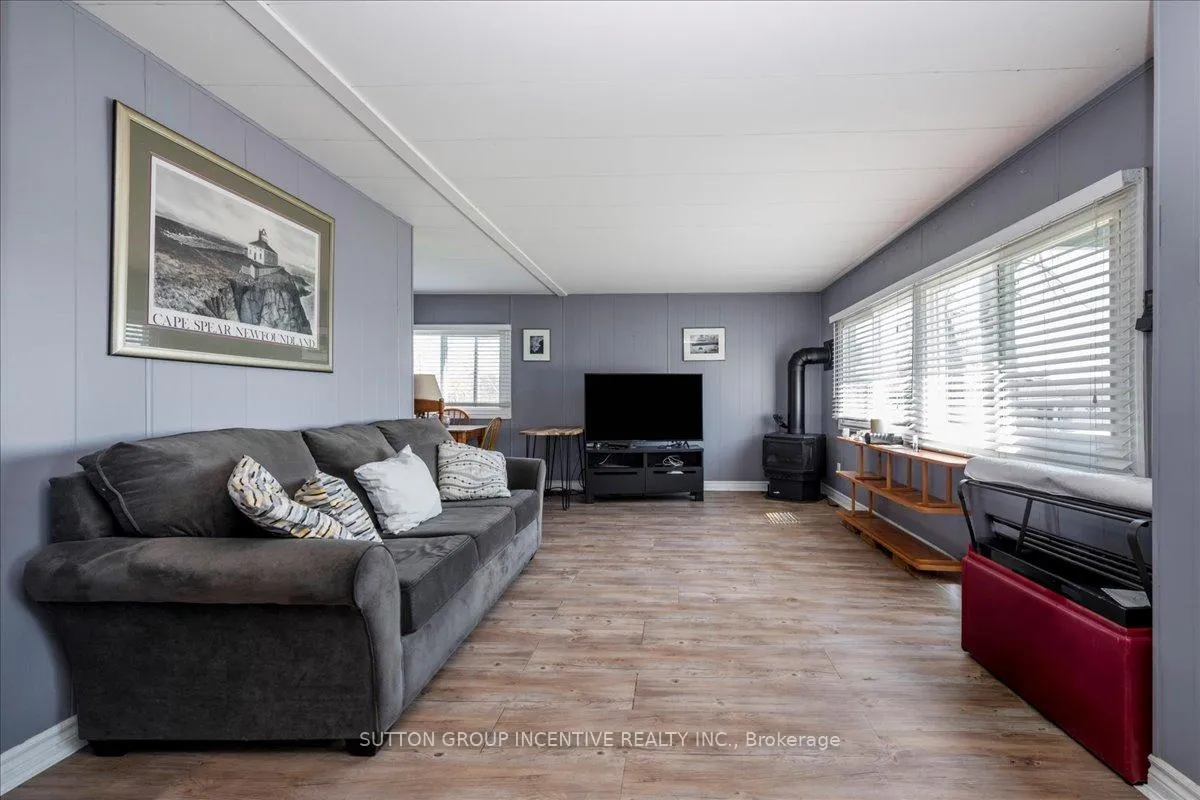 Photo 2 of 18 Trefoil Drive, Innisfil, Rural Innisfil — HOMEH