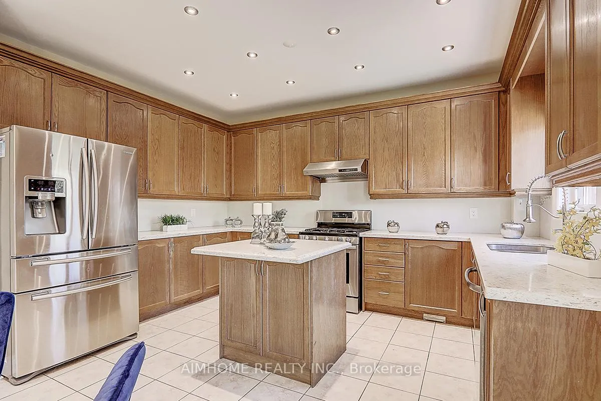 Photo 7 of 38 Rondeen Road, Vaughan, Patterson — HOMEH