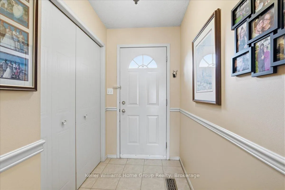 Photo 4 of 38 Roehampton Crescent, Guelph, Pineridge/Westminster Woods — HOMEH