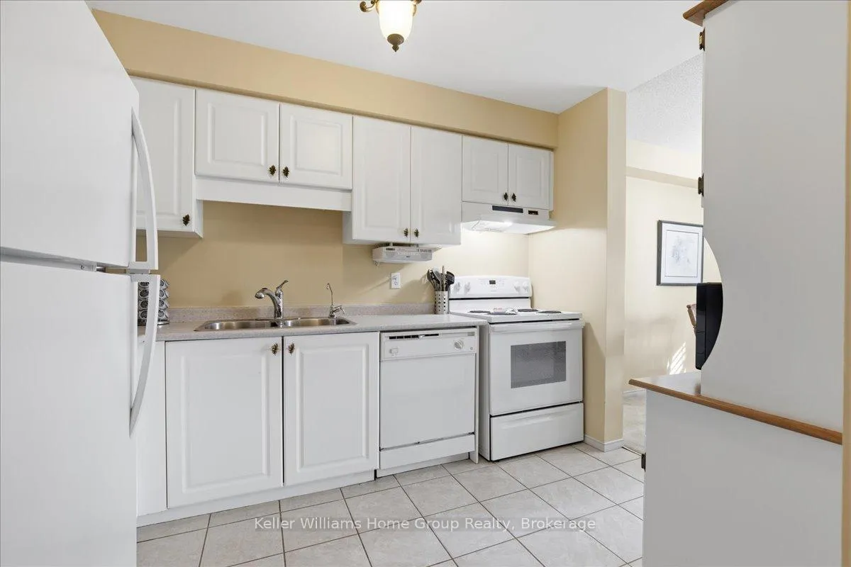 Photo 5 of 38 Roehampton Crescent, Guelph, Pineridge/Westminster Woods — HOMEH