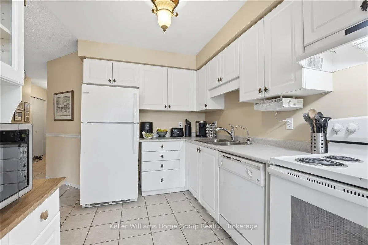 Photo 6 of 38 Roehampton Crescent, Guelph, Pineridge/Westminster Woods — HOMEH
