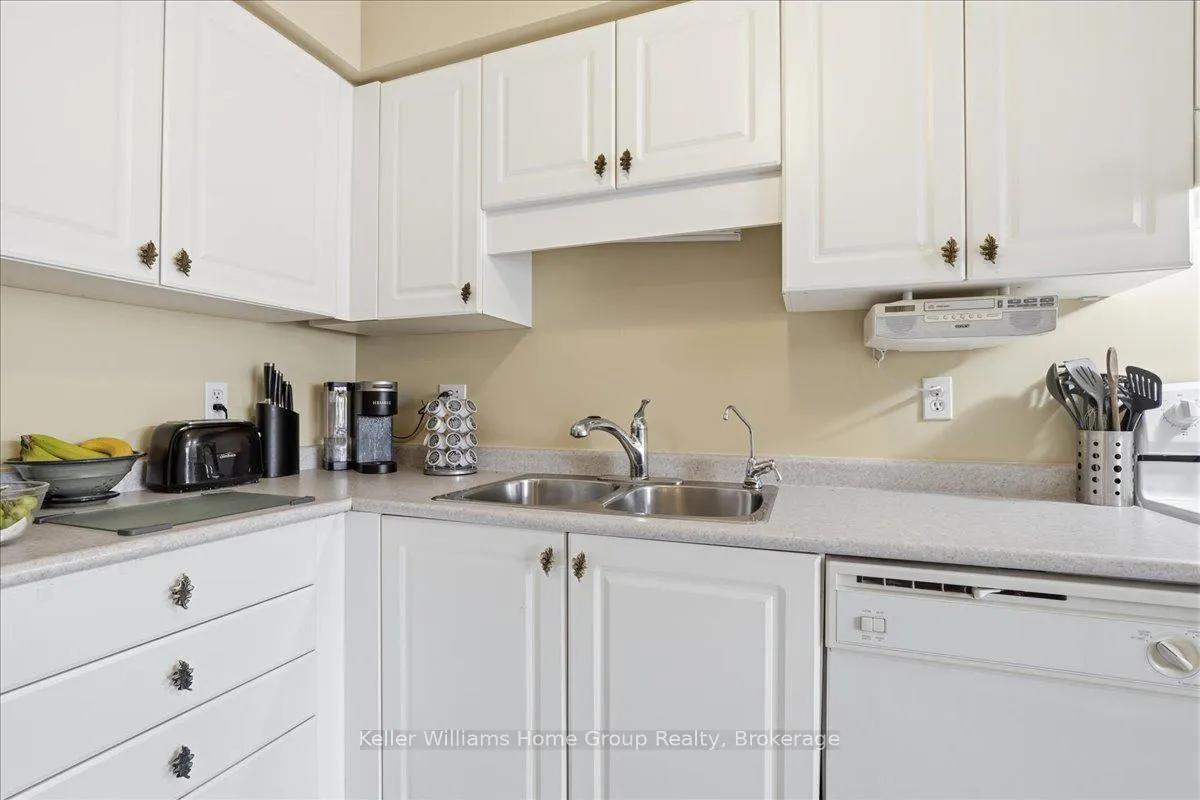 Photo 7 of 38 Roehampton Crescent, Guelph, Pineridge/Westminster Woods — HOMEH