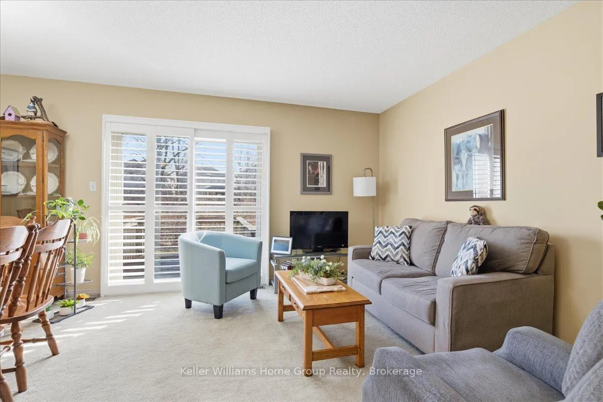 Photo 8 of 38 Roehampton Crescent, Guelph, Pineridge/Westminster Woods — HOMEH