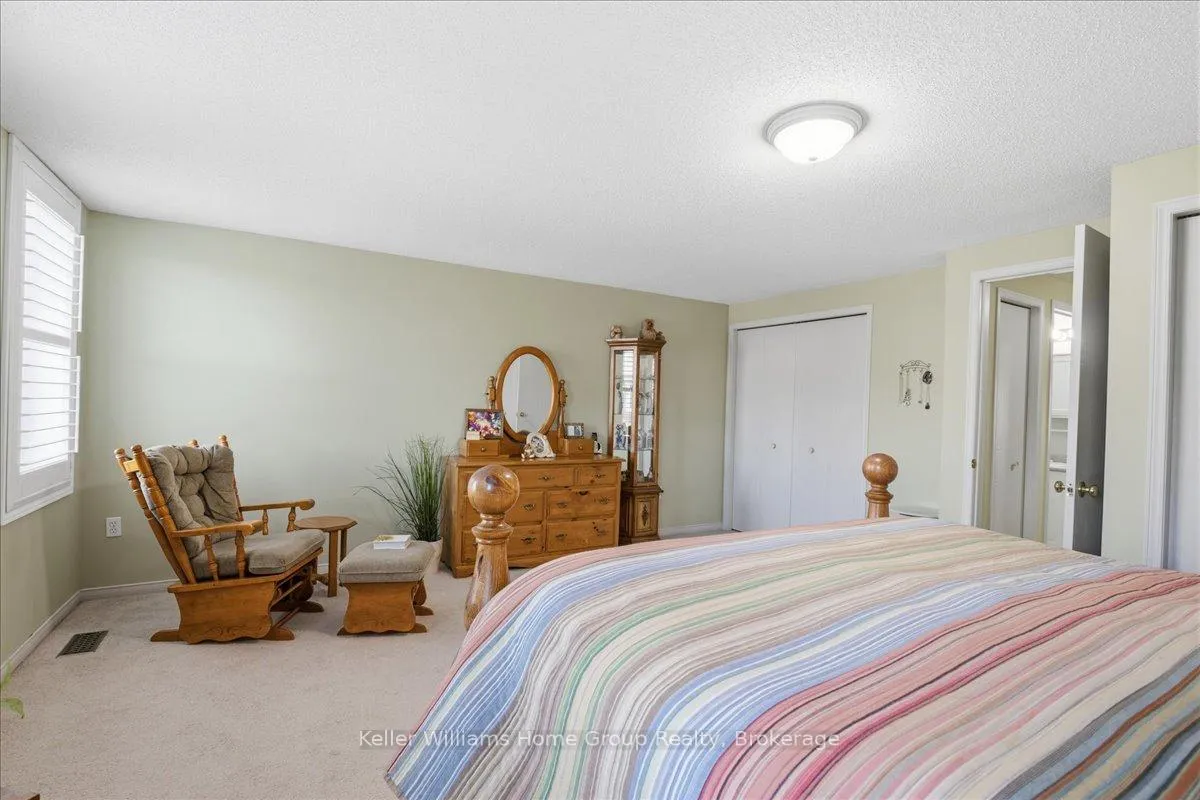 Photo 12 of 38 Roehampton Crescent, Guelph, Pineridge/Westminster Woods — HOMEH