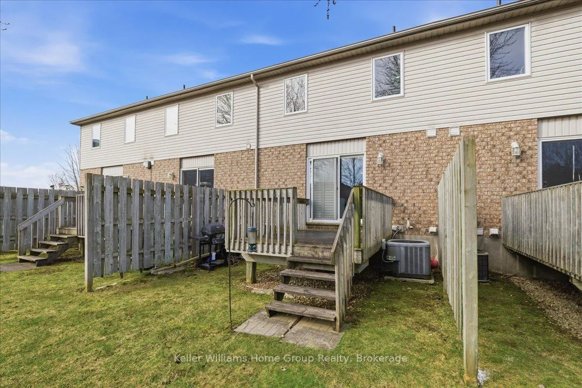 Photo 13 of 38 Roehampton Crescent, Guelph, Pineridge/Westminster Woods — HOMEH