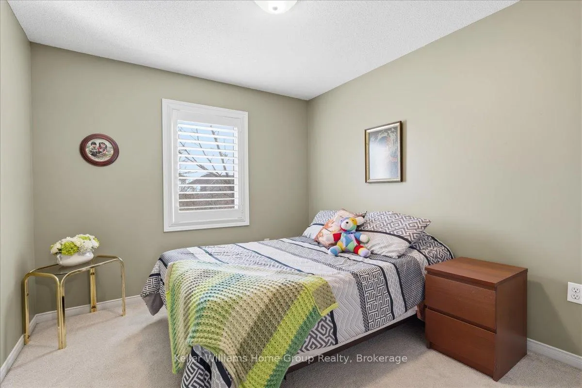 Photo 16 of 38 Roehampton Crescent, Guelph, Pineridge/Westminster Woods — HOMEH