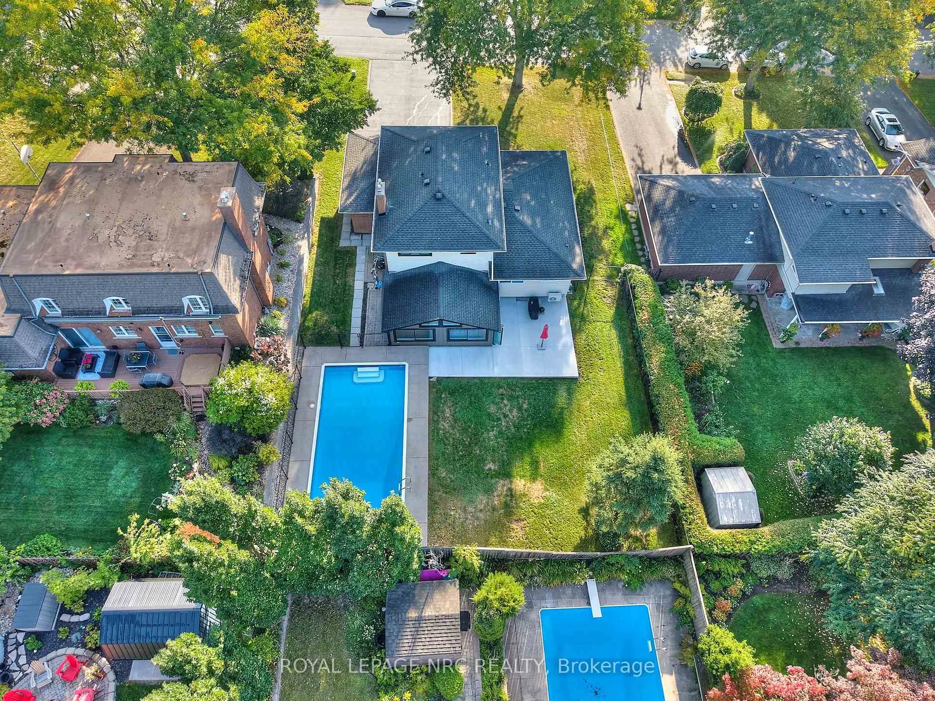 Photo 2 of 10 Willowdale Court, Pelham, Fonthill — HOMEH