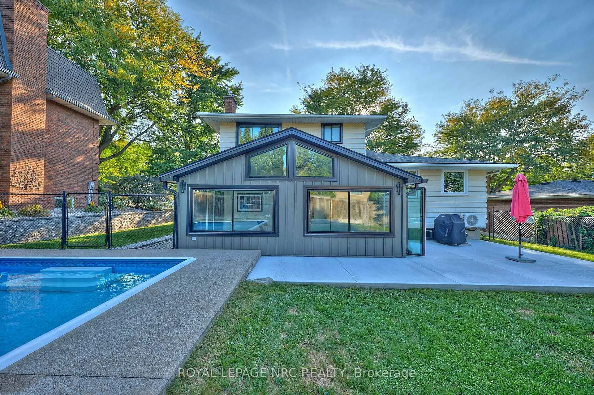 Photo 4 of 10 Willowdale Court, Pelham, Fonthill — HOMEH