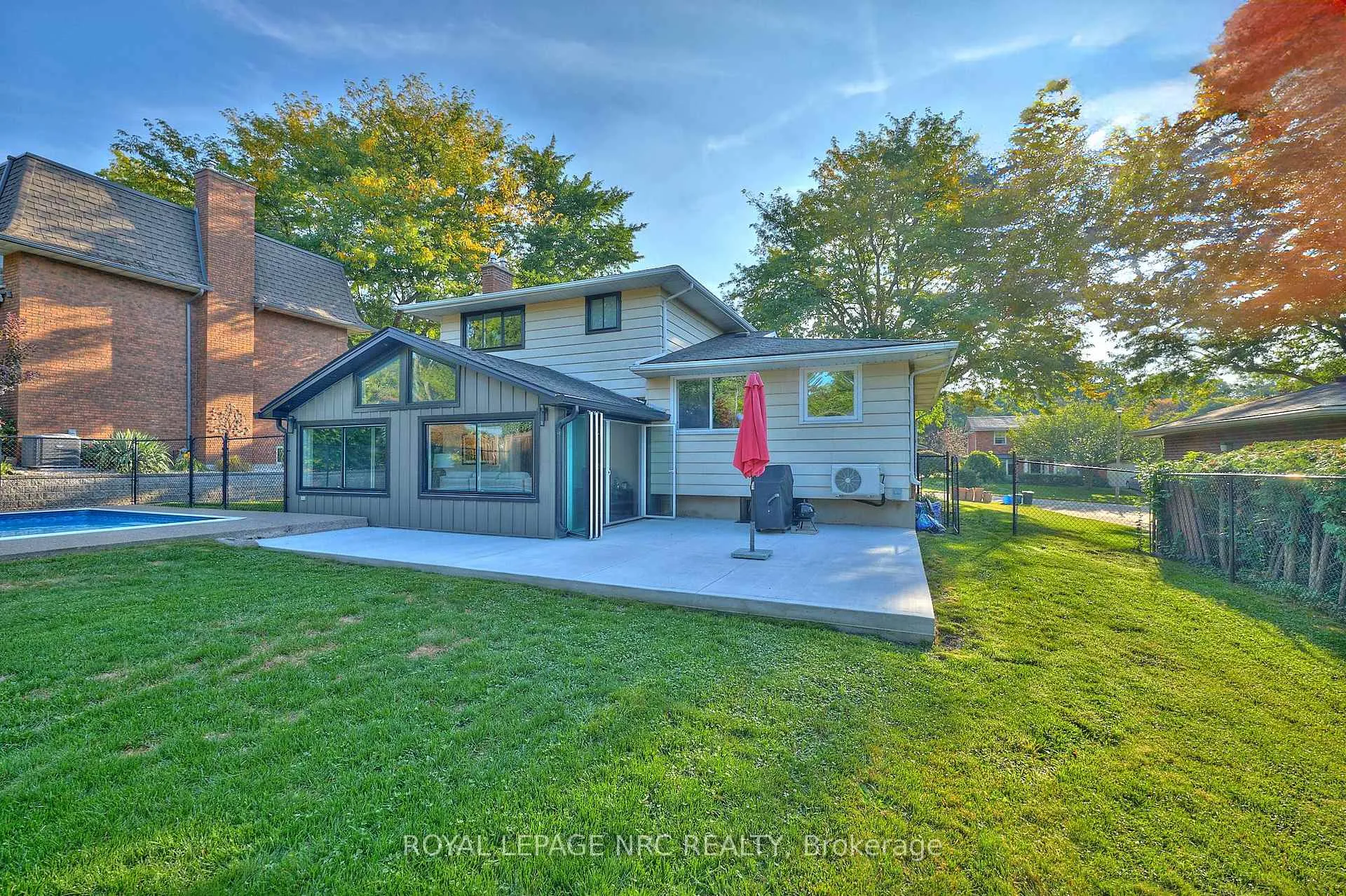 Photo 5 of 10 Willowdale Court, Pelham, Fonthill — HOMEH