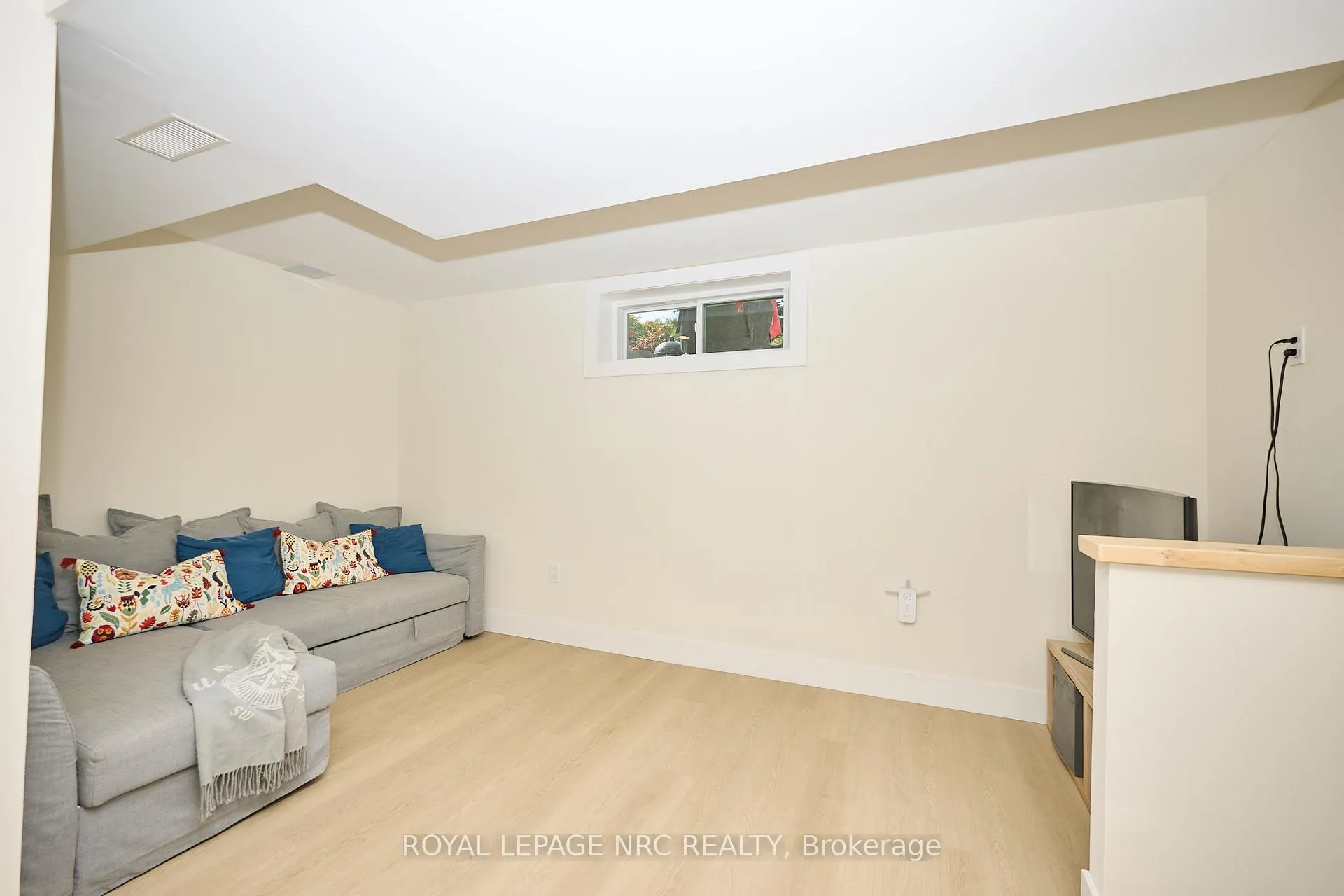 Photo 41 of 10 Willowdale Court, Pelham, Fonthill — HOMEH