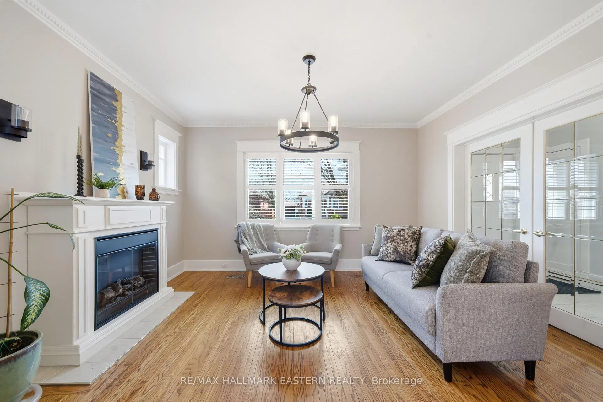 Photo 3 of 556 Douglas Avenue, Peterborough, Town Ward 3 — HOMEH