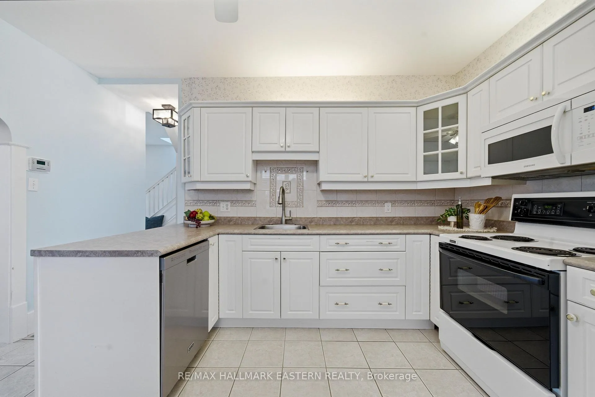 Photo 16 of 556 Douglas Avenue, Peterborough, Town Ward 3 — HOMEH