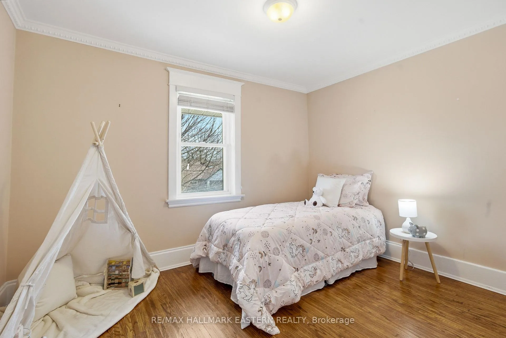 Photo 21 of 556 Douglas Avenue, Peterborough, Town Ward 3 — HOMEH