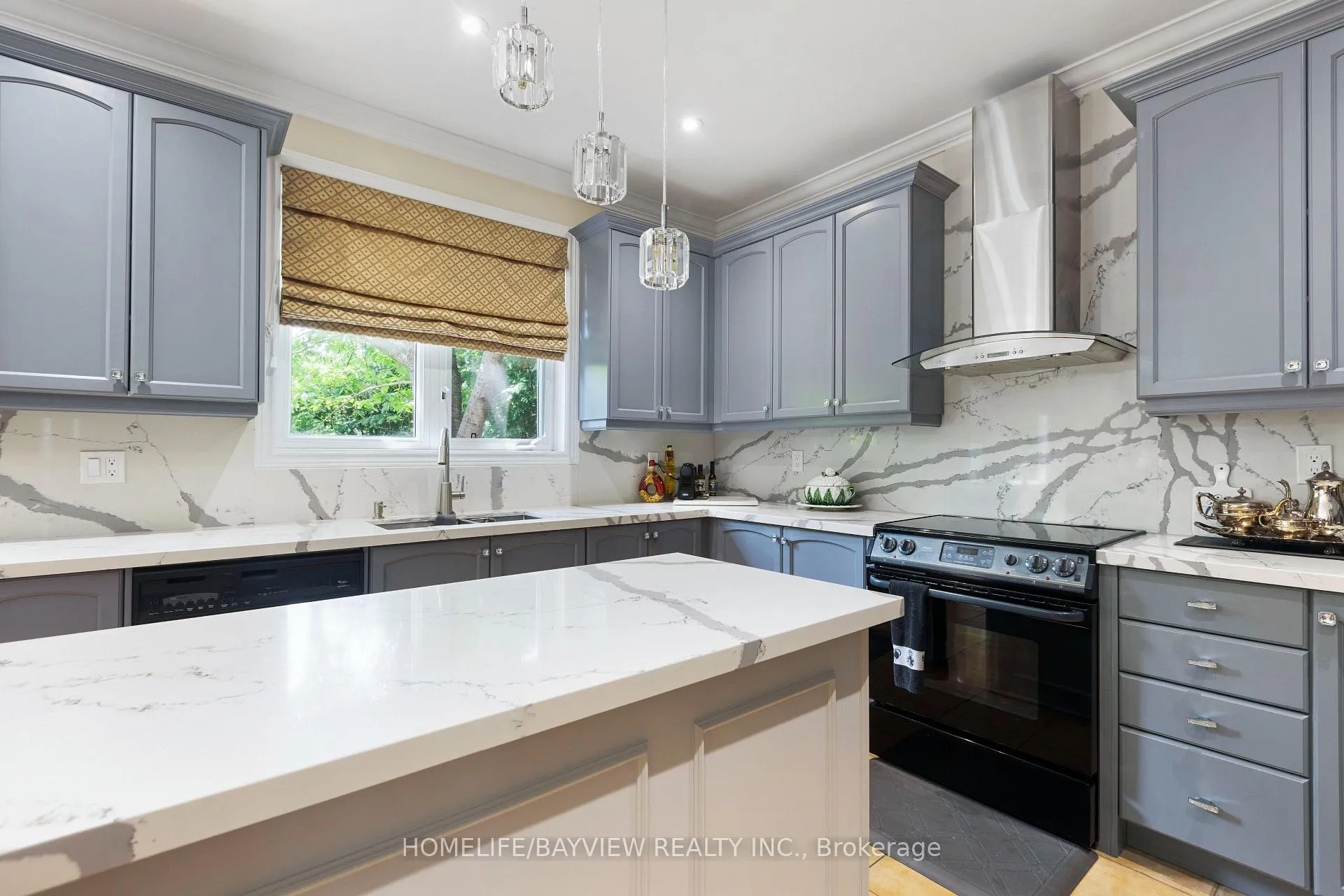 Photo 13 of 8 Pico Crescent, Vaughan, Beverley Glen — HOMEH