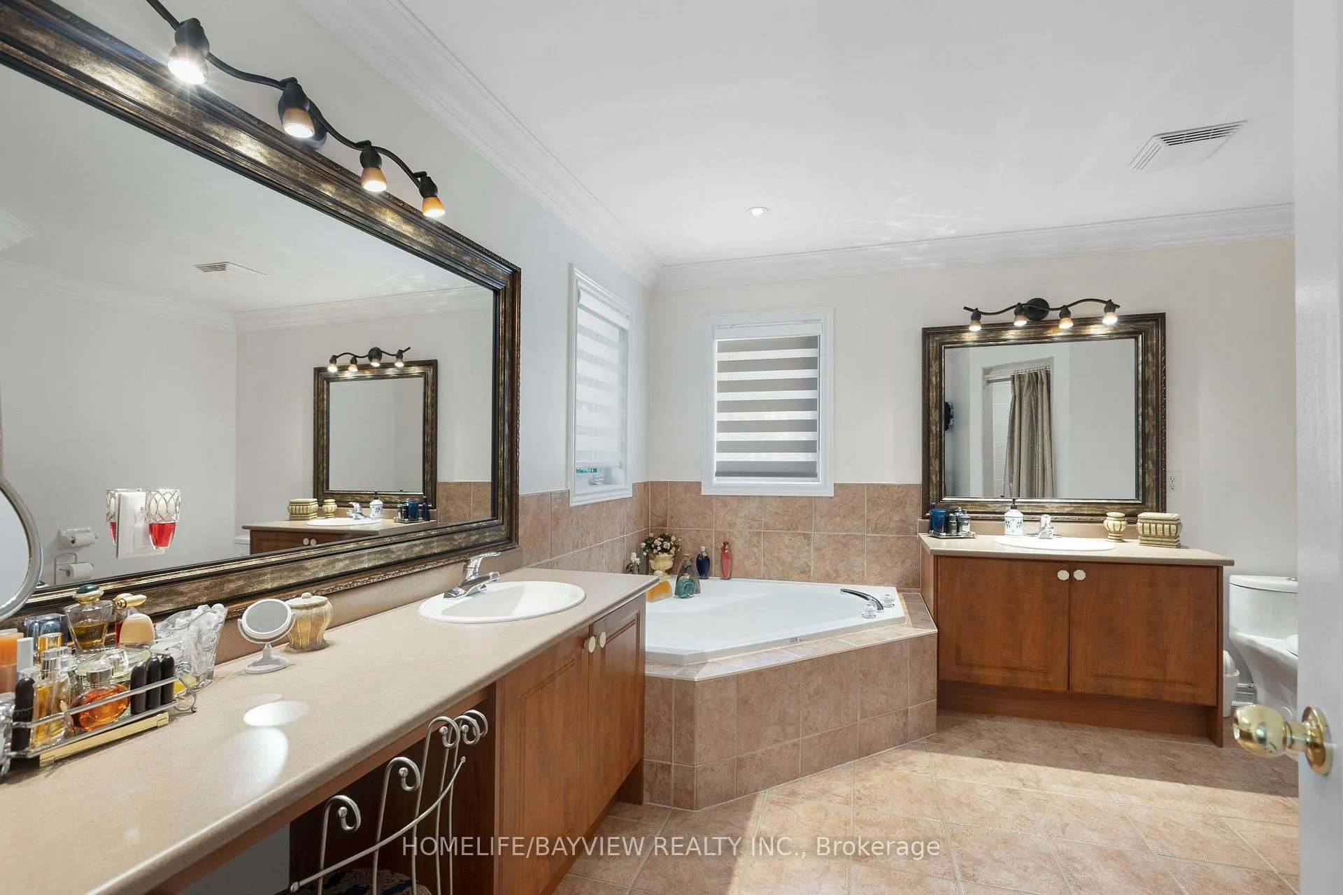 Photo 19 of 8 Pico Crescent, Vaughan, Beverley Glen — HOMEH